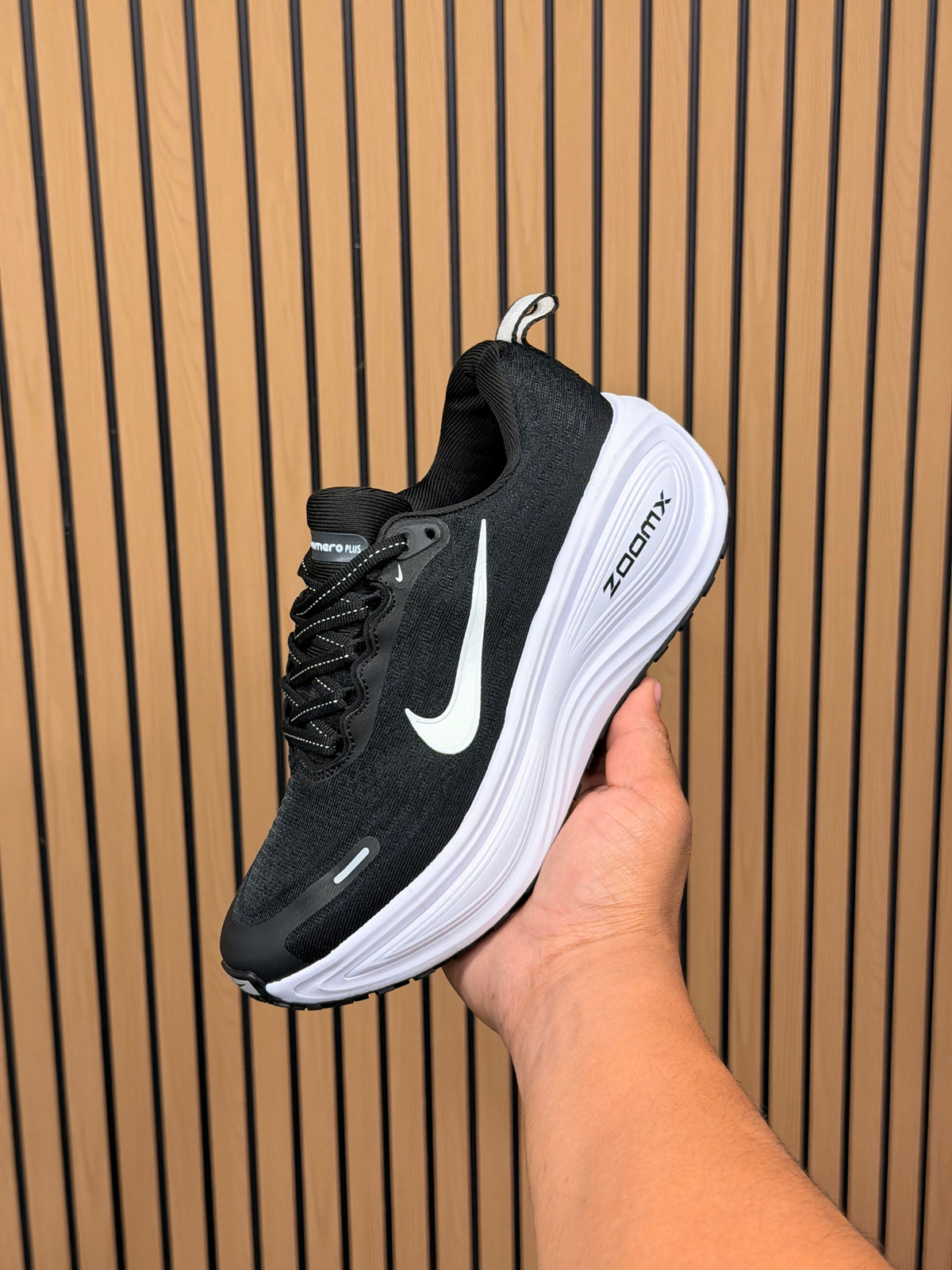 NIKE VOMERO PLUS