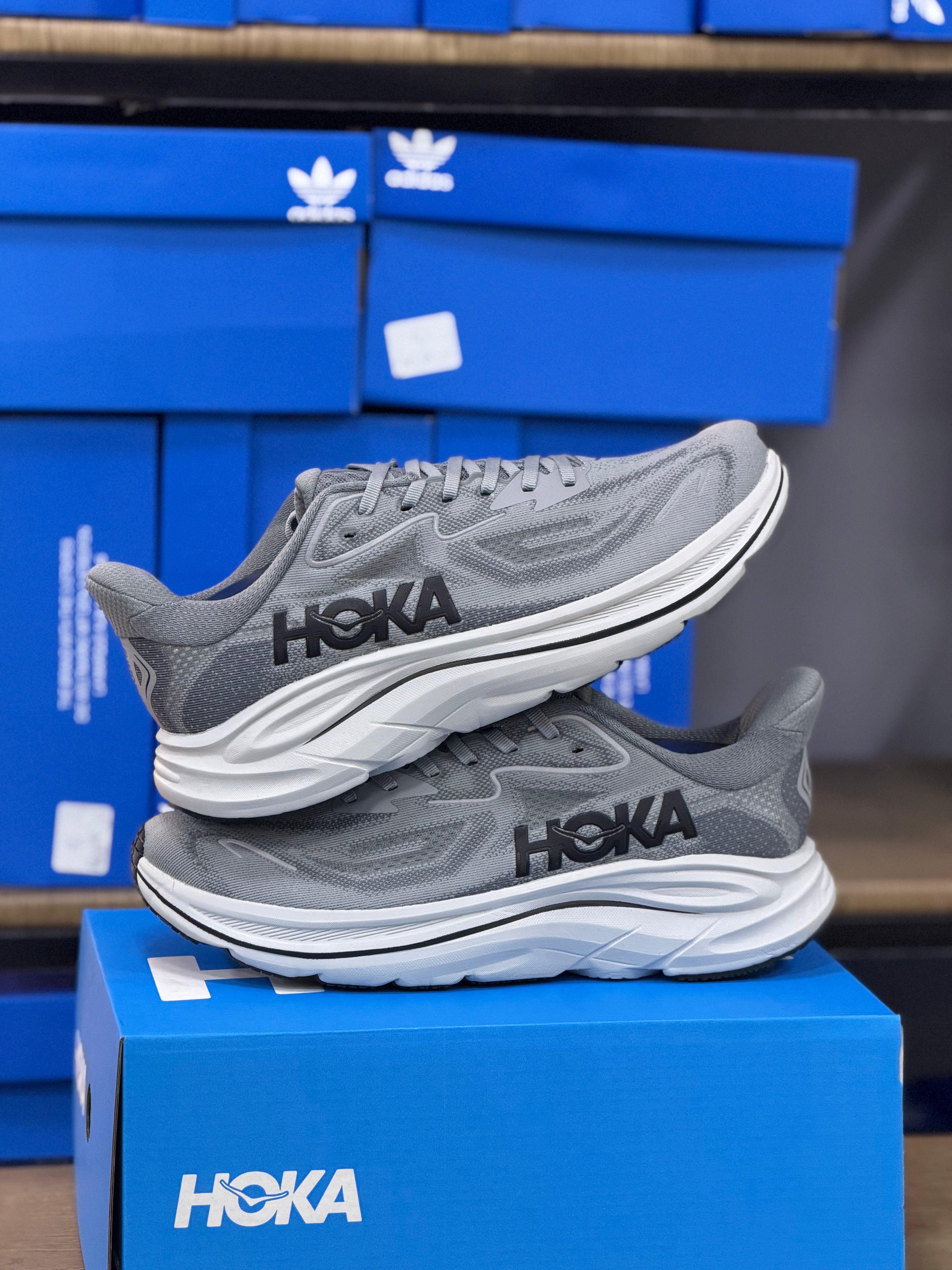 HOKA CLIFTON 10
