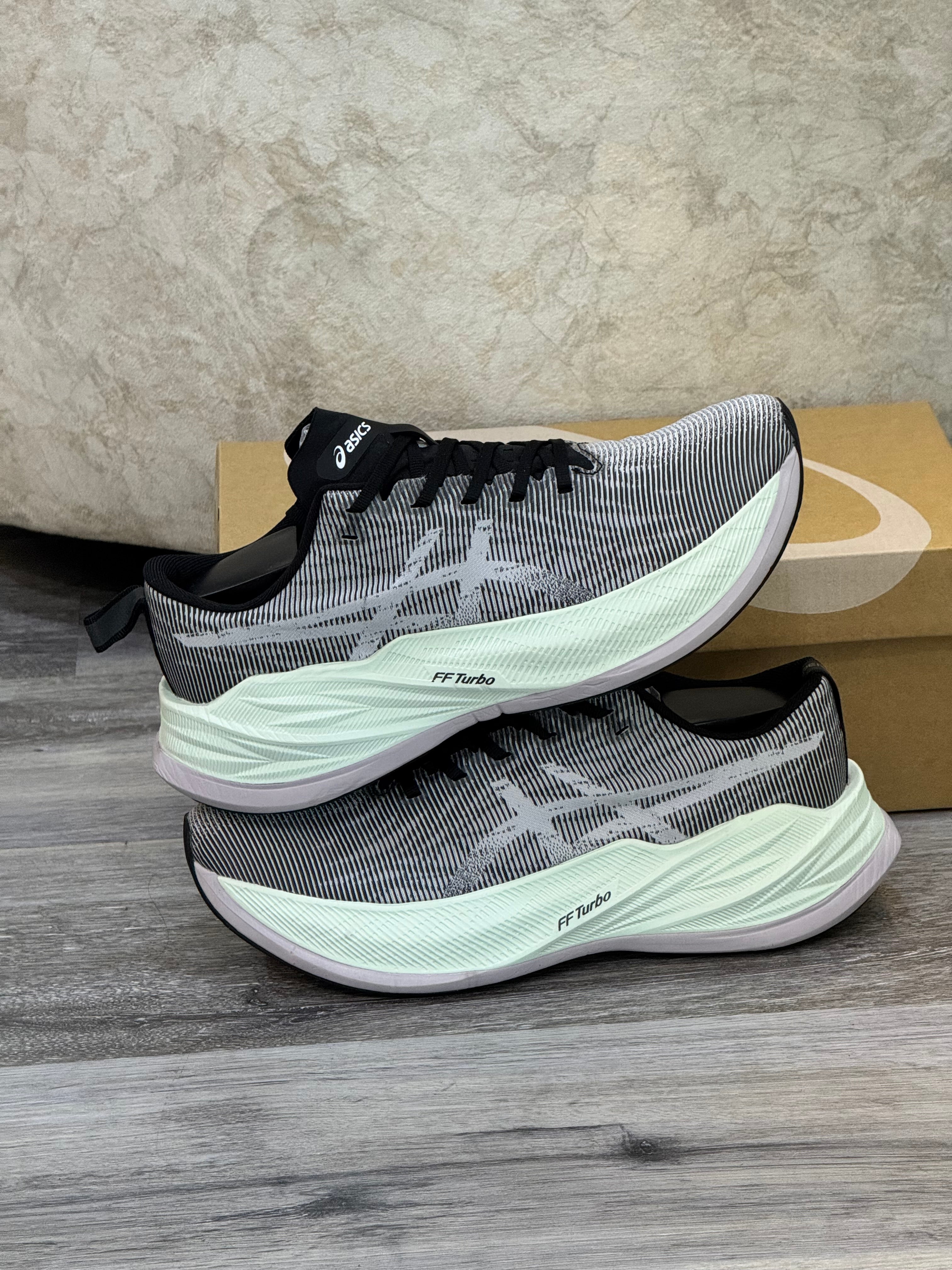 ASICS SUPERBLAST