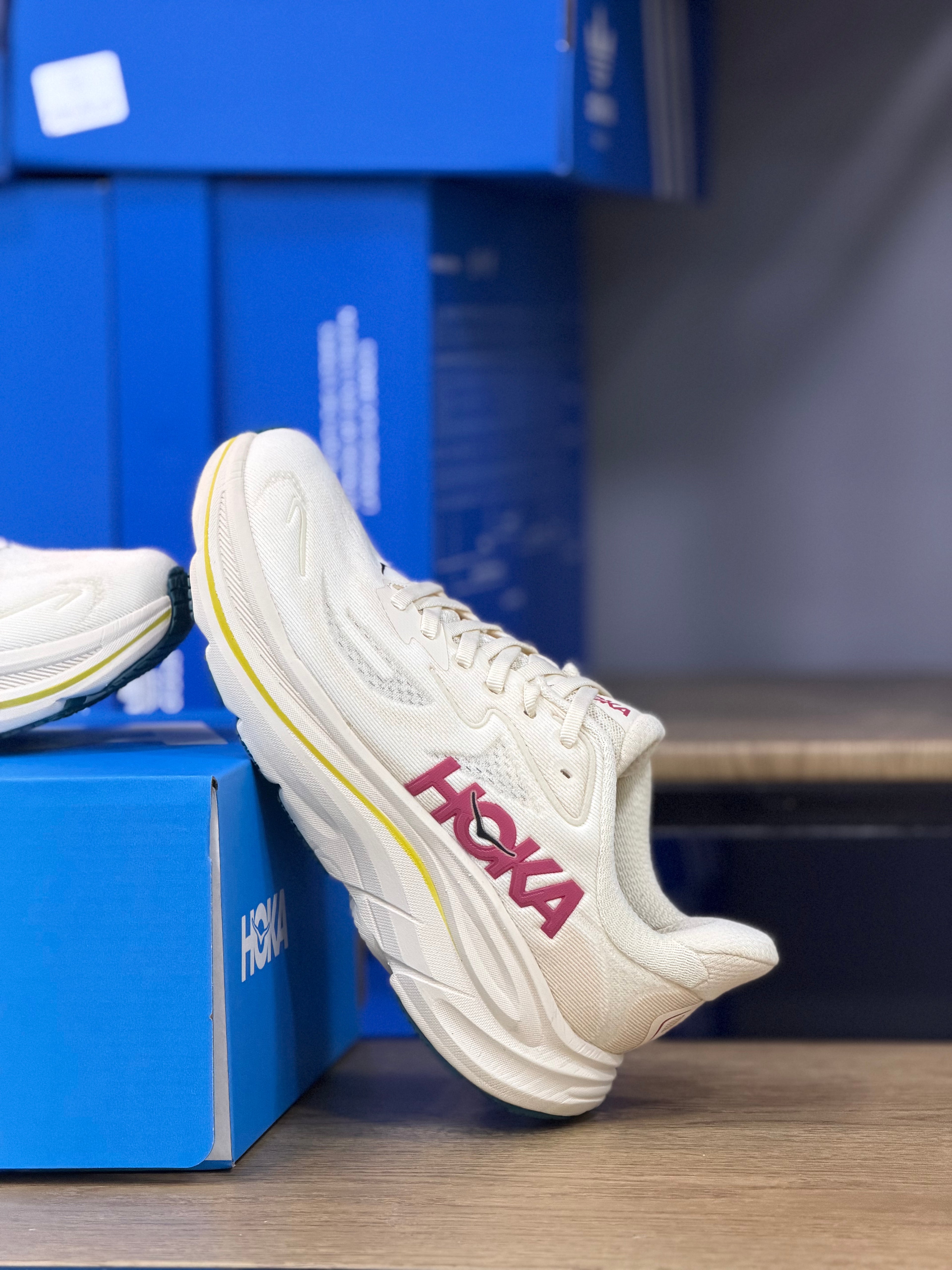 HOKA CLIFTON 10