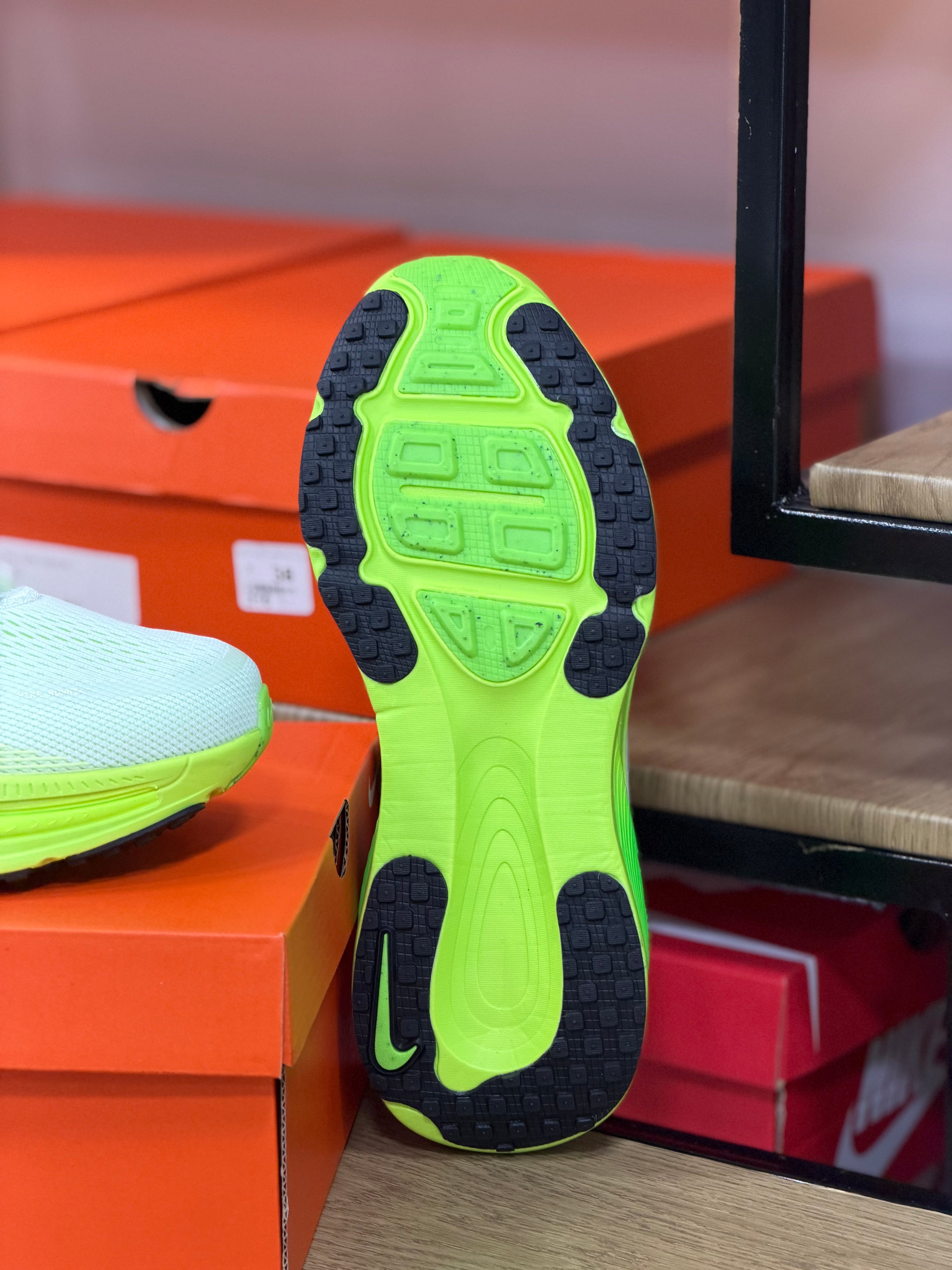 NIKE VOMERO 18