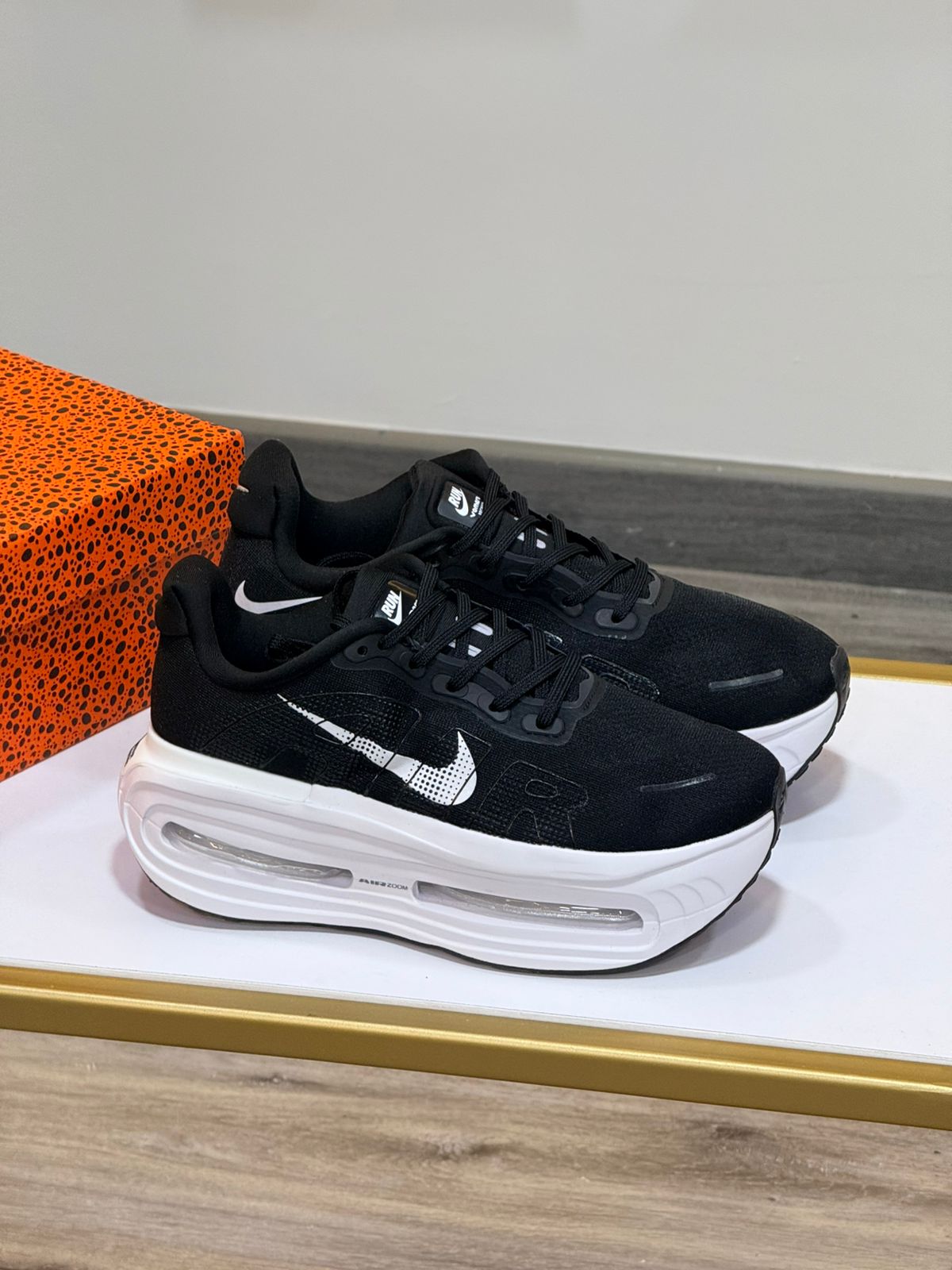 NIKE VOMERO PREMIUM