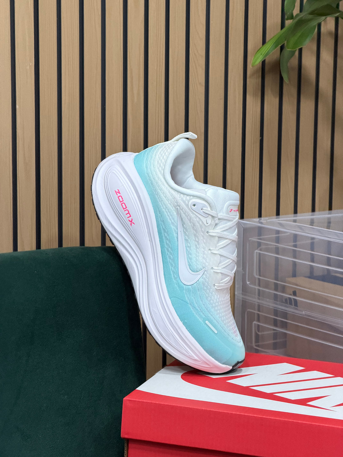 NIKE VOMERO PLUS