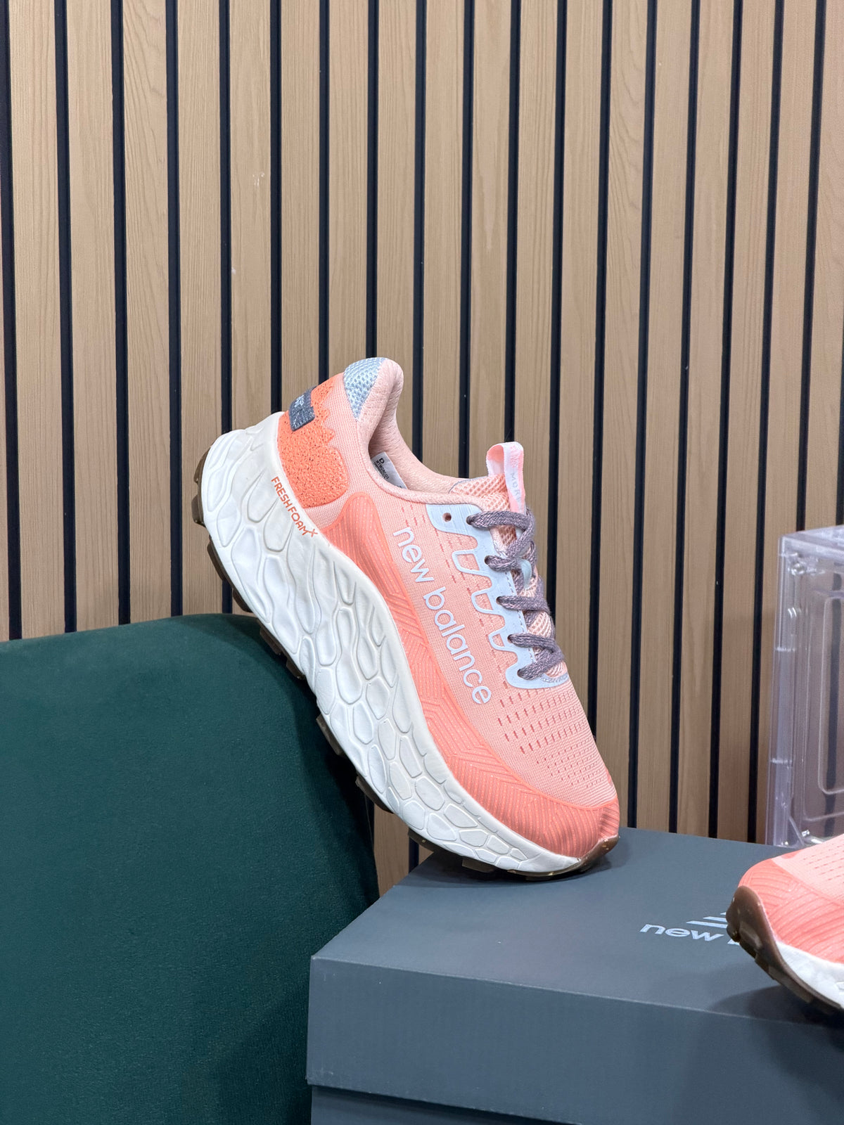 NEW BALANCE MORE V4