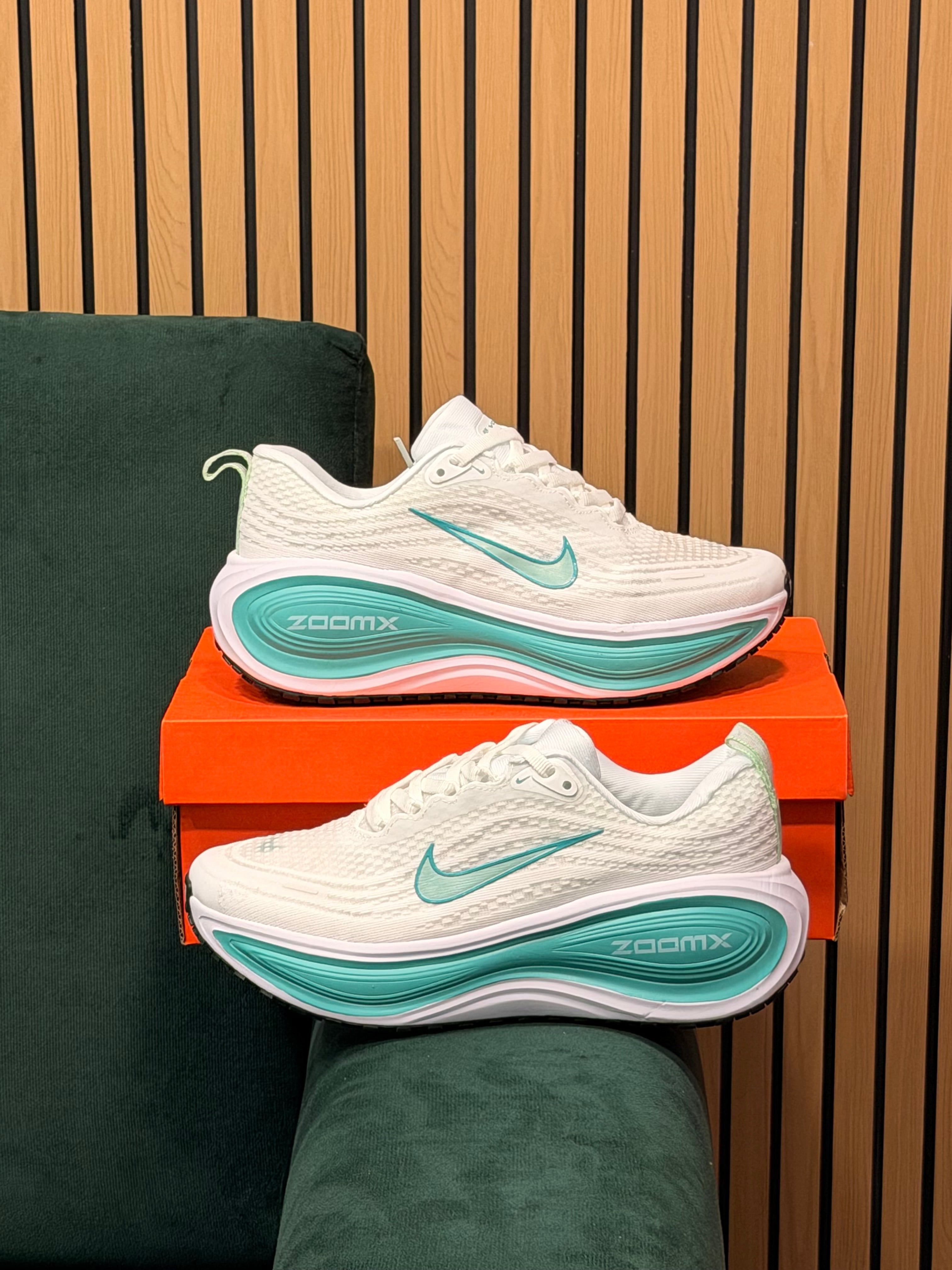 NIKE VOMERO PLUS