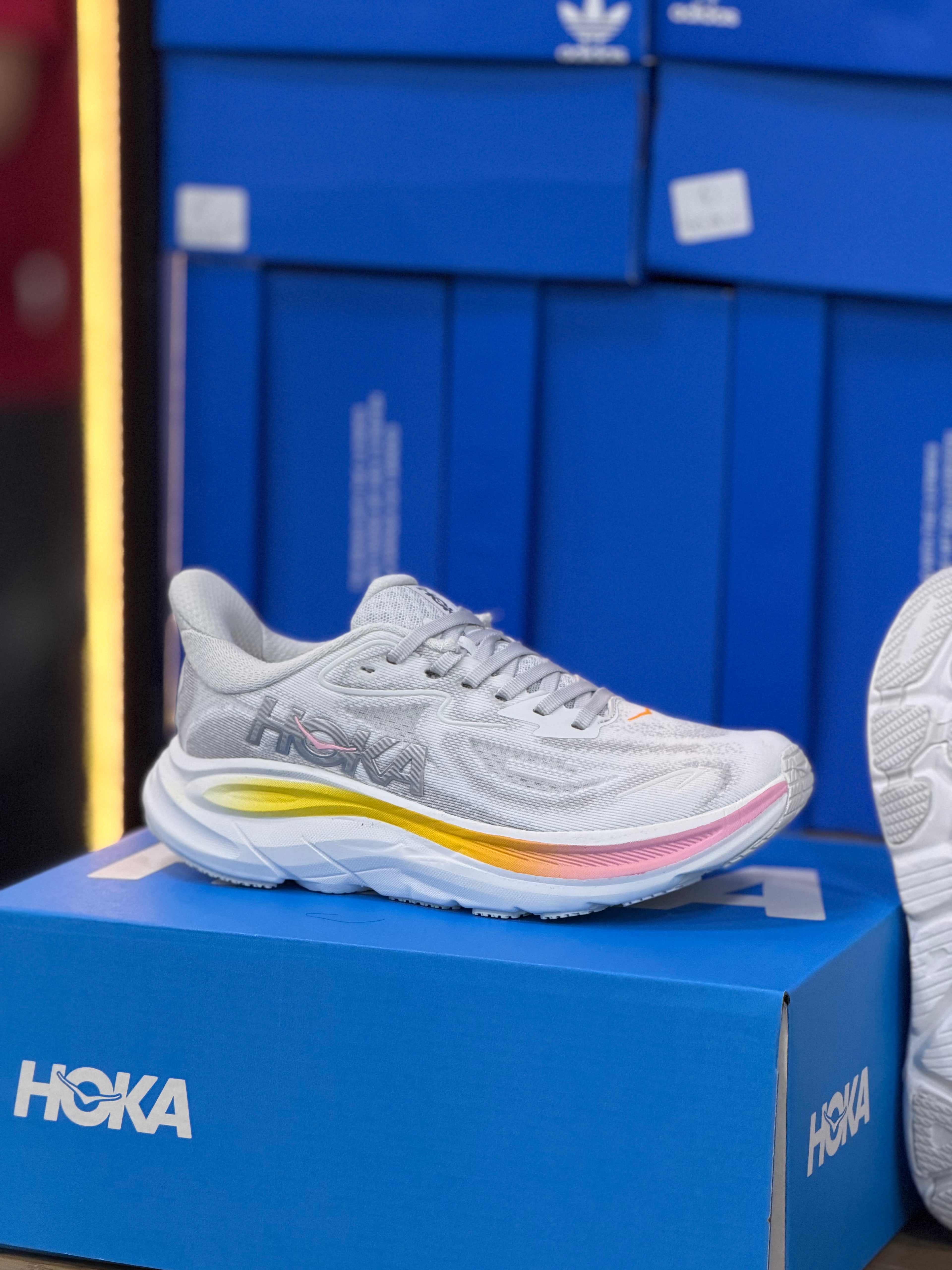 HOKA CLIFTON 10
