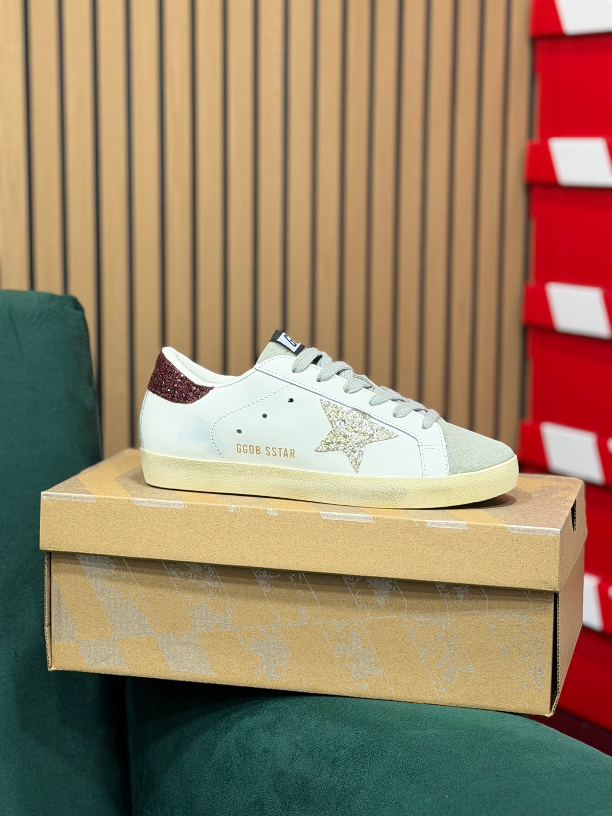 GOLDEN GOOSE
