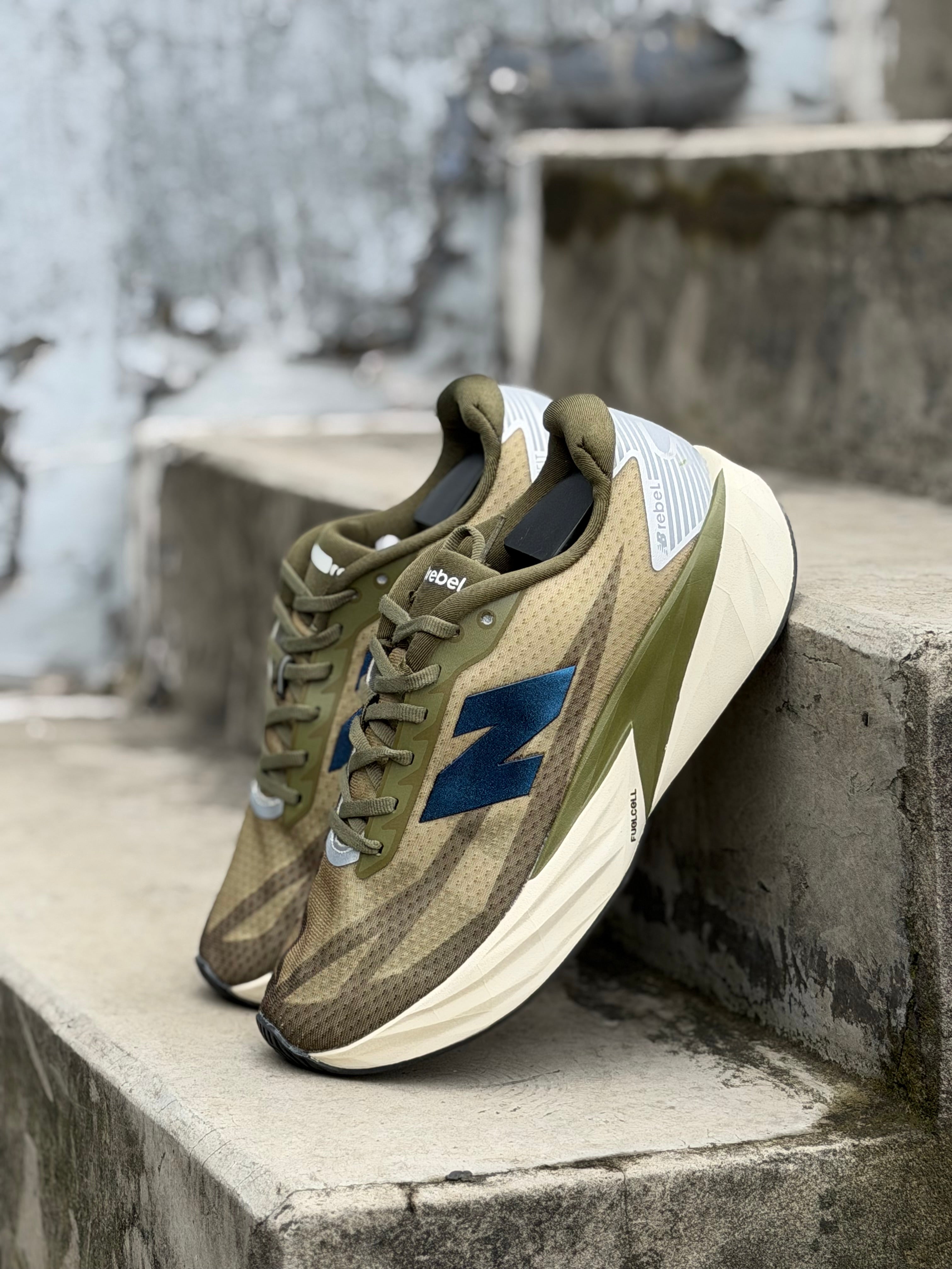 NEW BALANCE REBEL V5