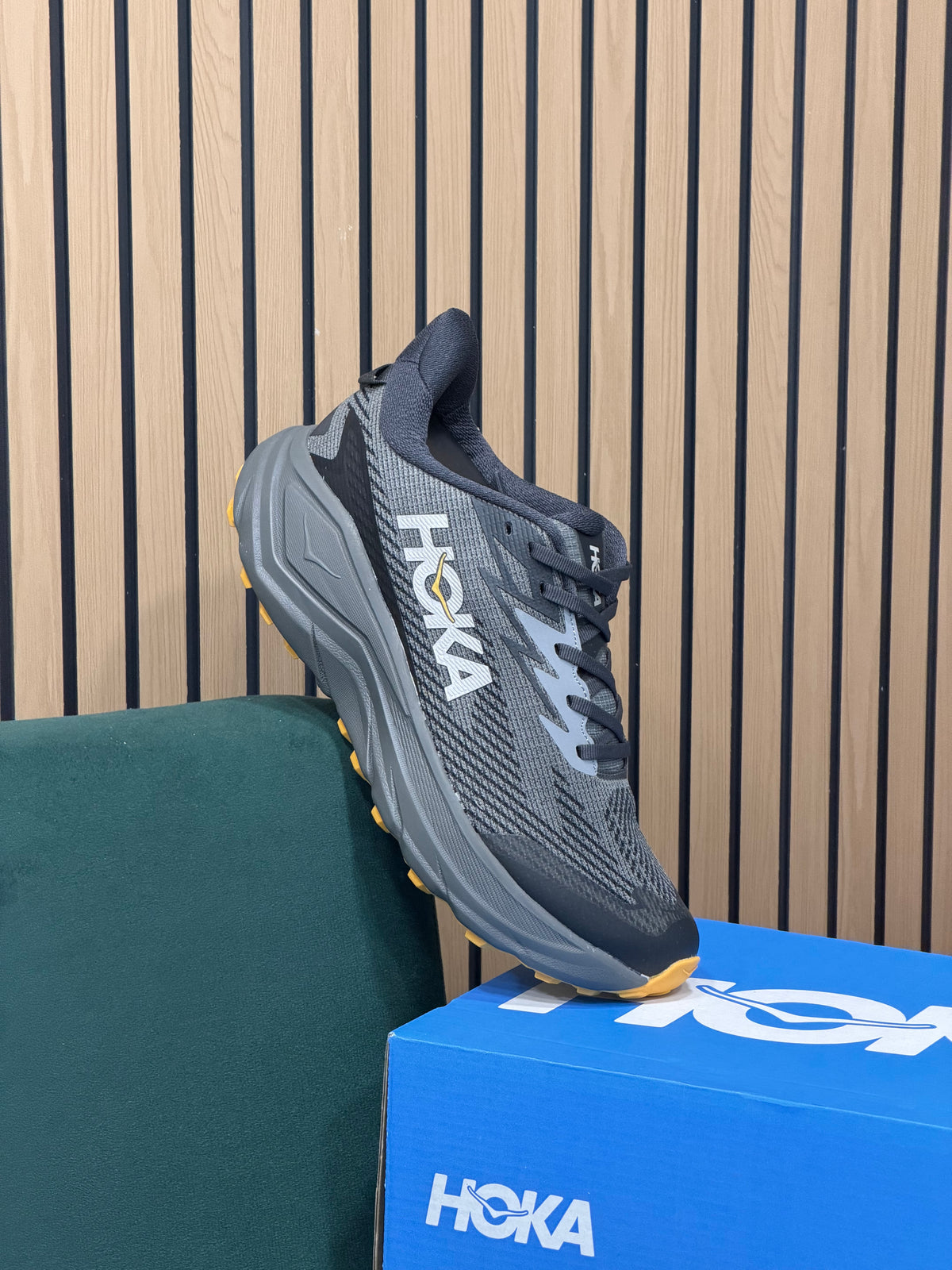 HOKA CHALLENGER 8