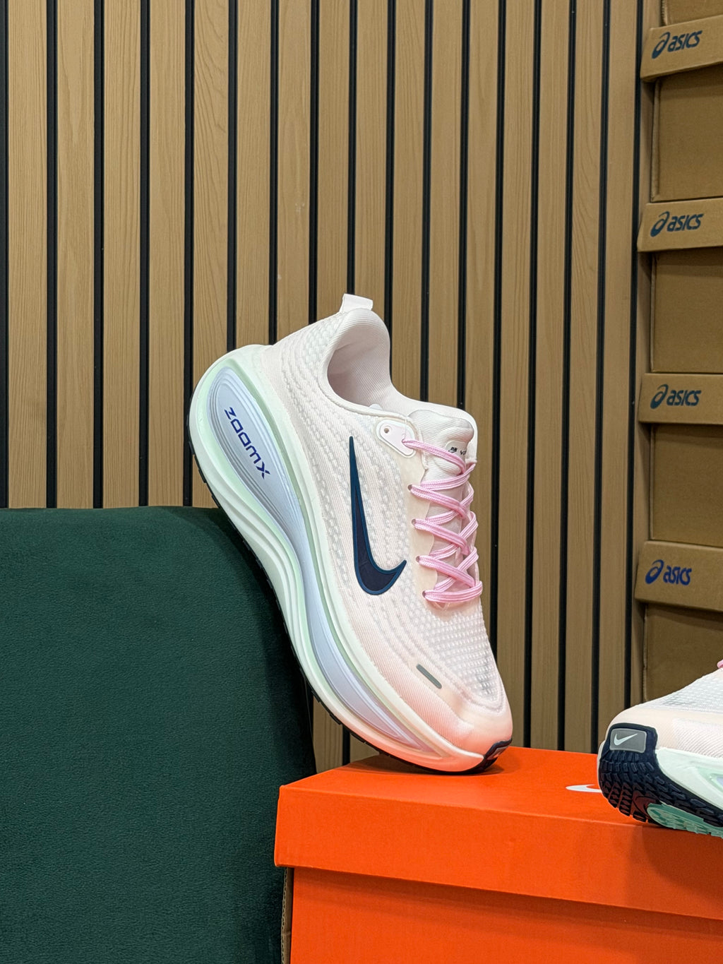 NIKE VOMERO PLUS