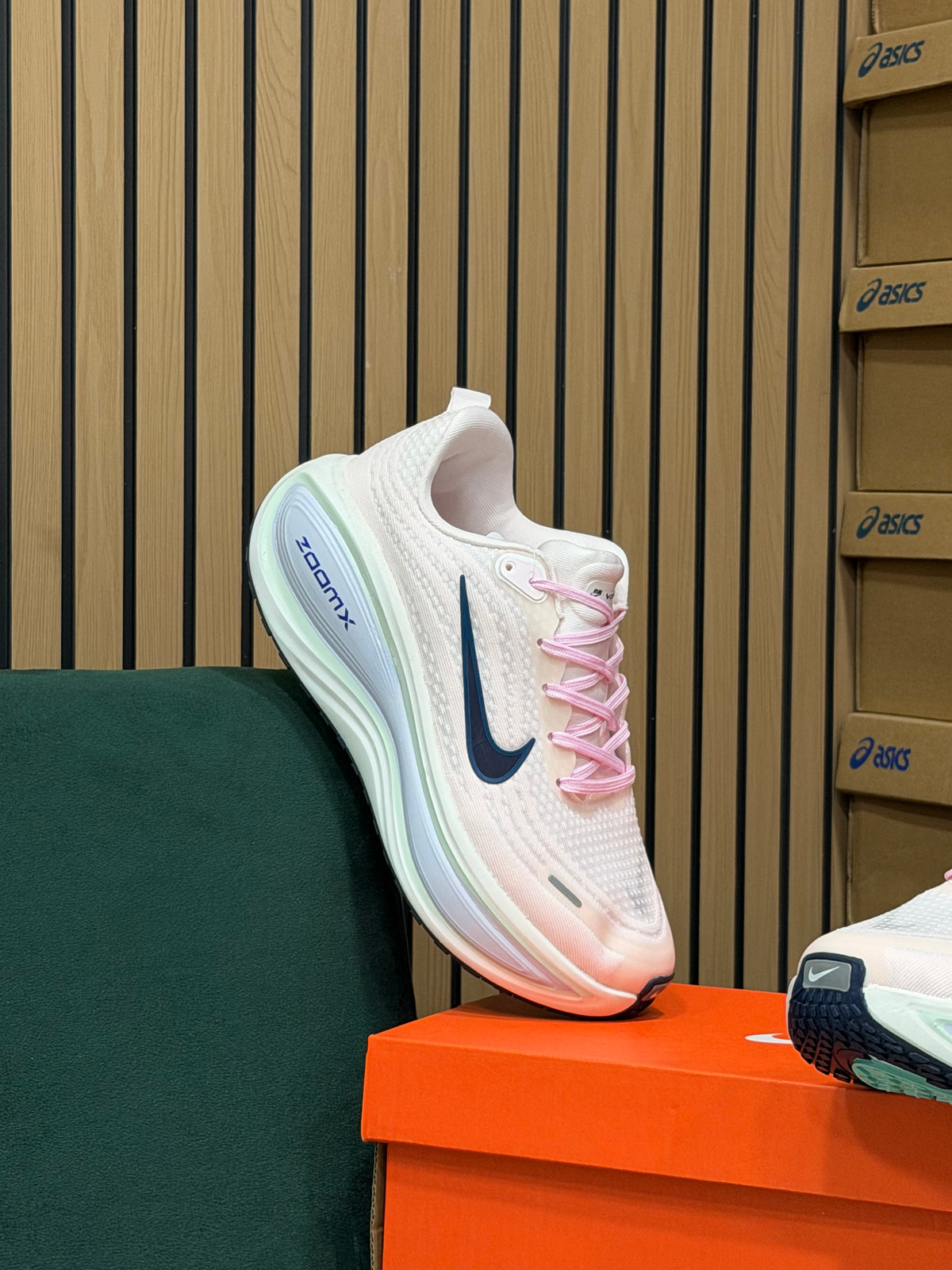 NIKE VOMERO PLUS