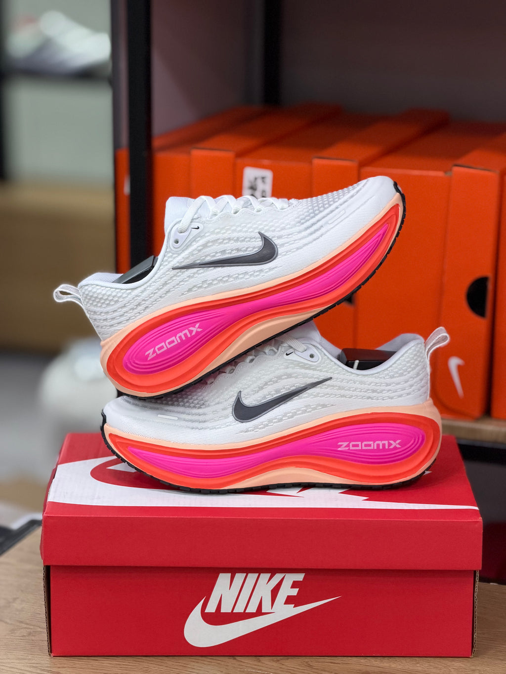 NIKE VOMERO PLUS