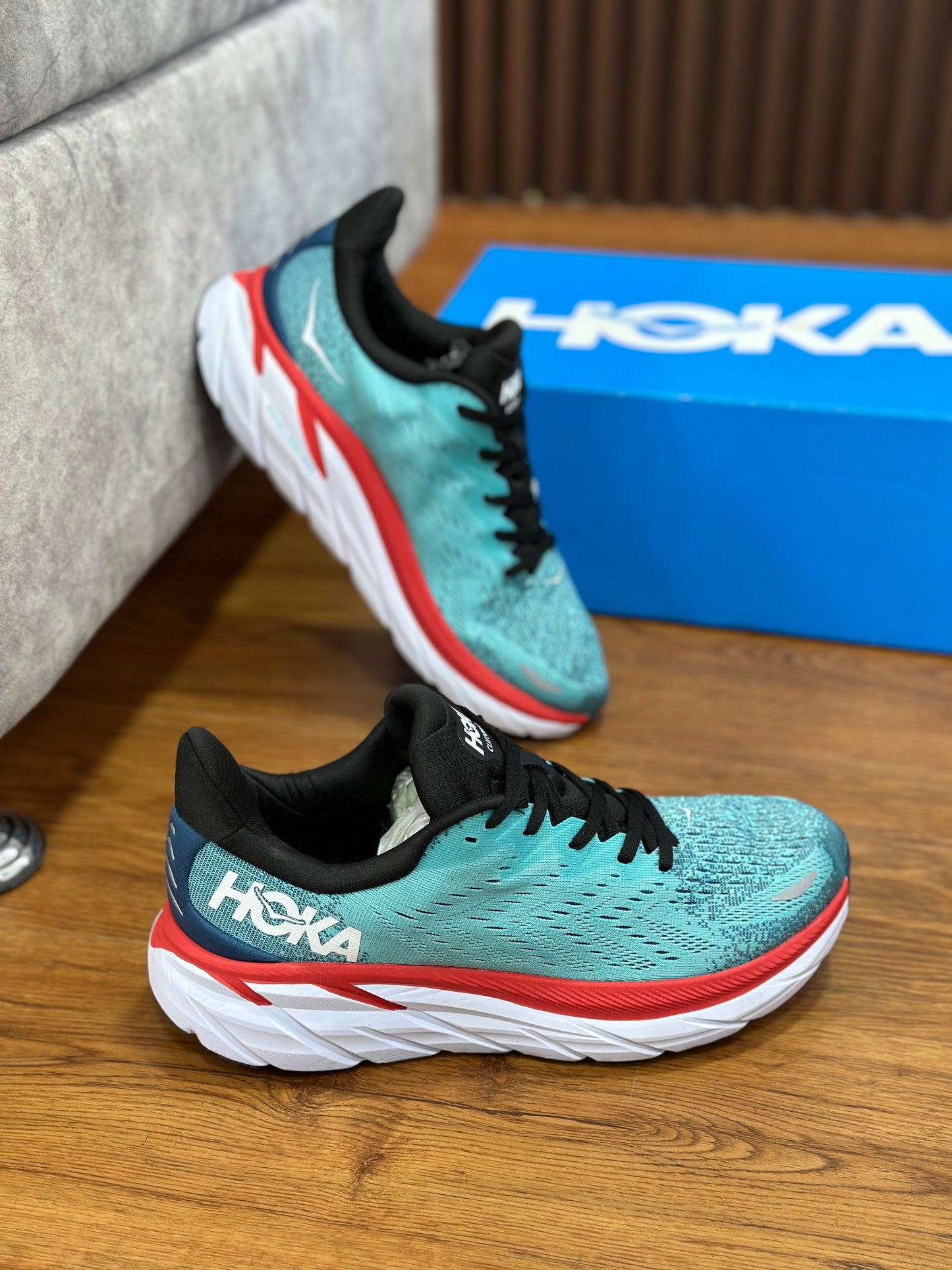 HOKA CLIFTON 8