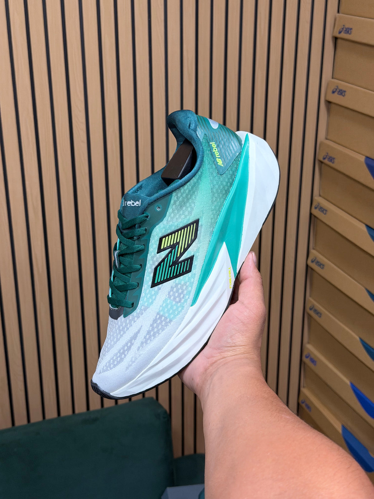 NEW BALANCE REBEL