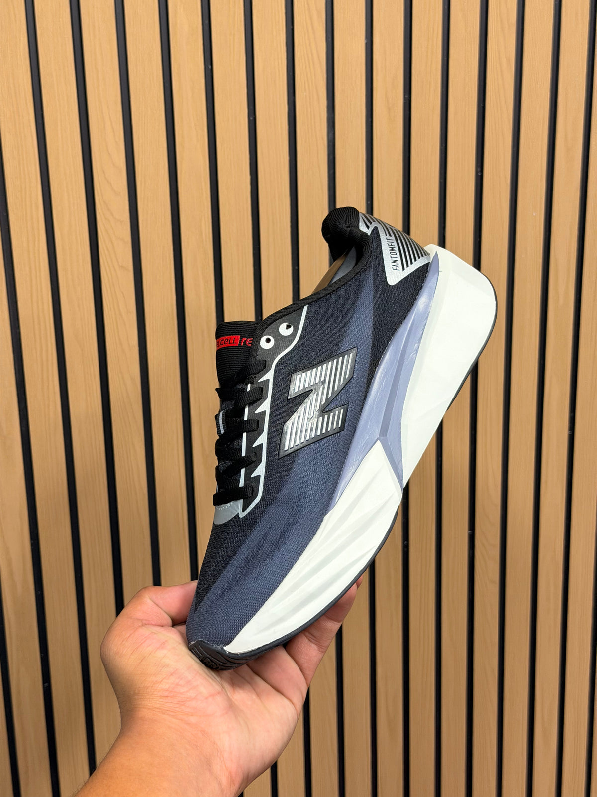 NEW BALANCE REBEL V5