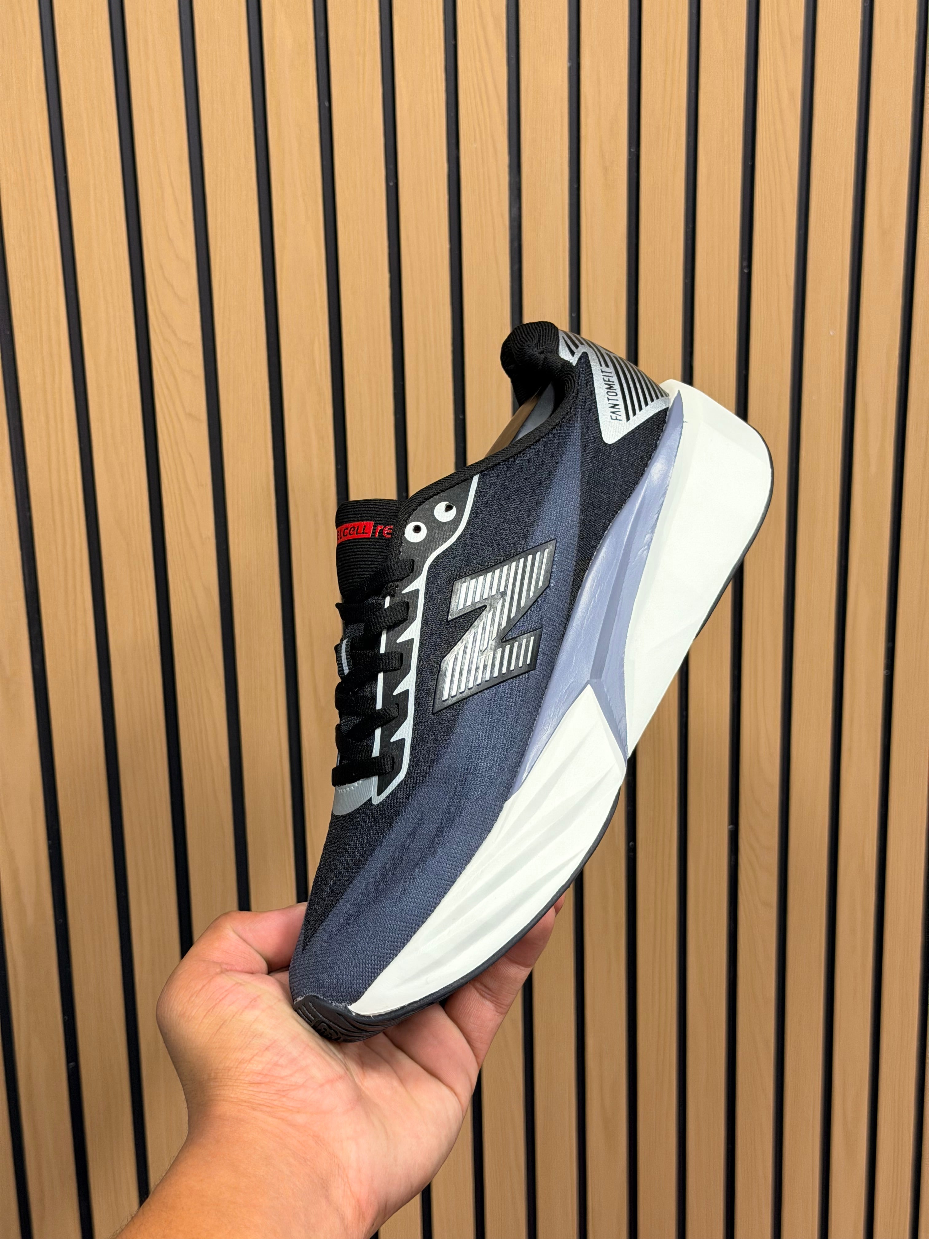 NEW BALANCE REBEL V5