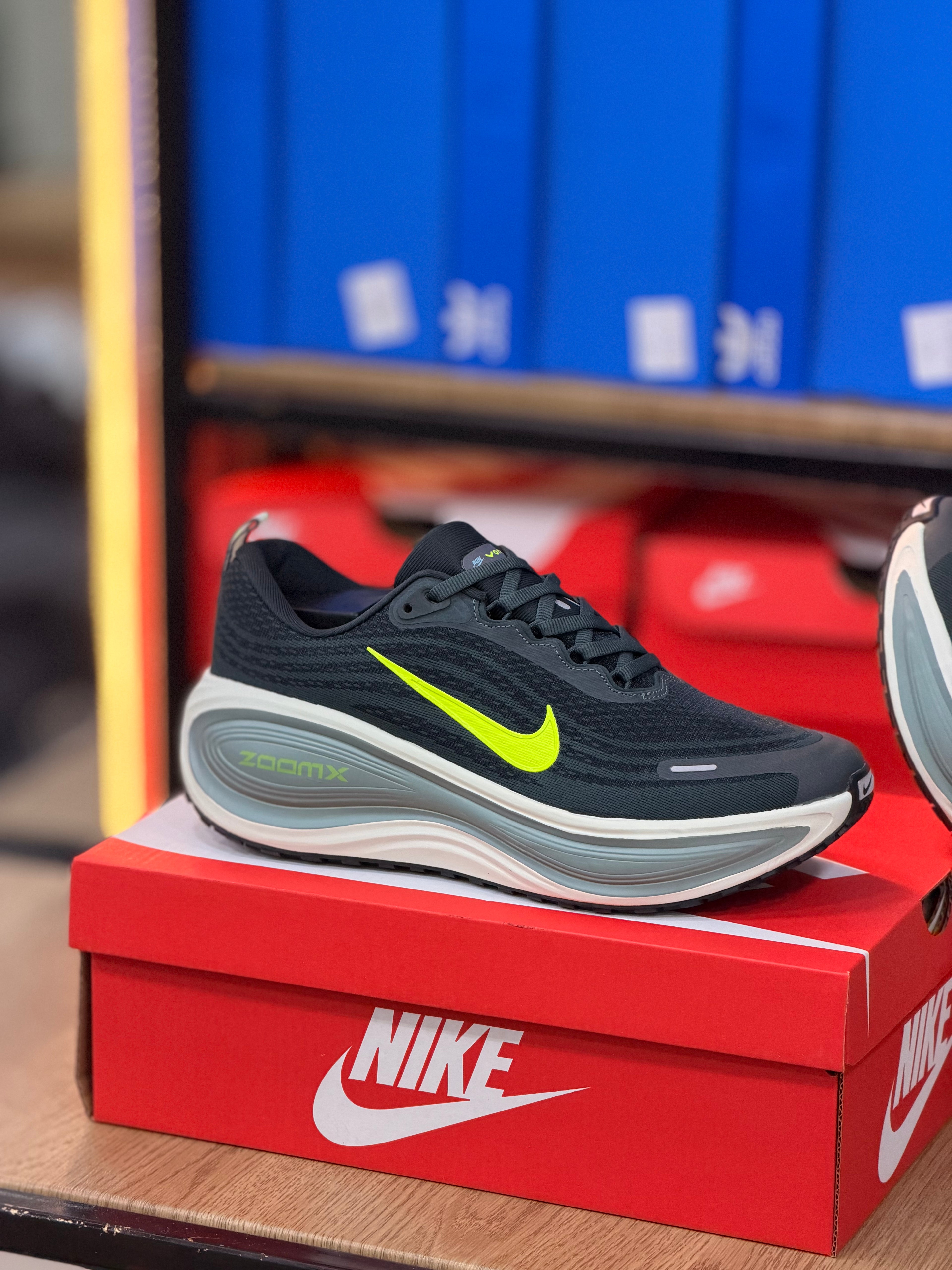 NIKE VOMERO PLUS