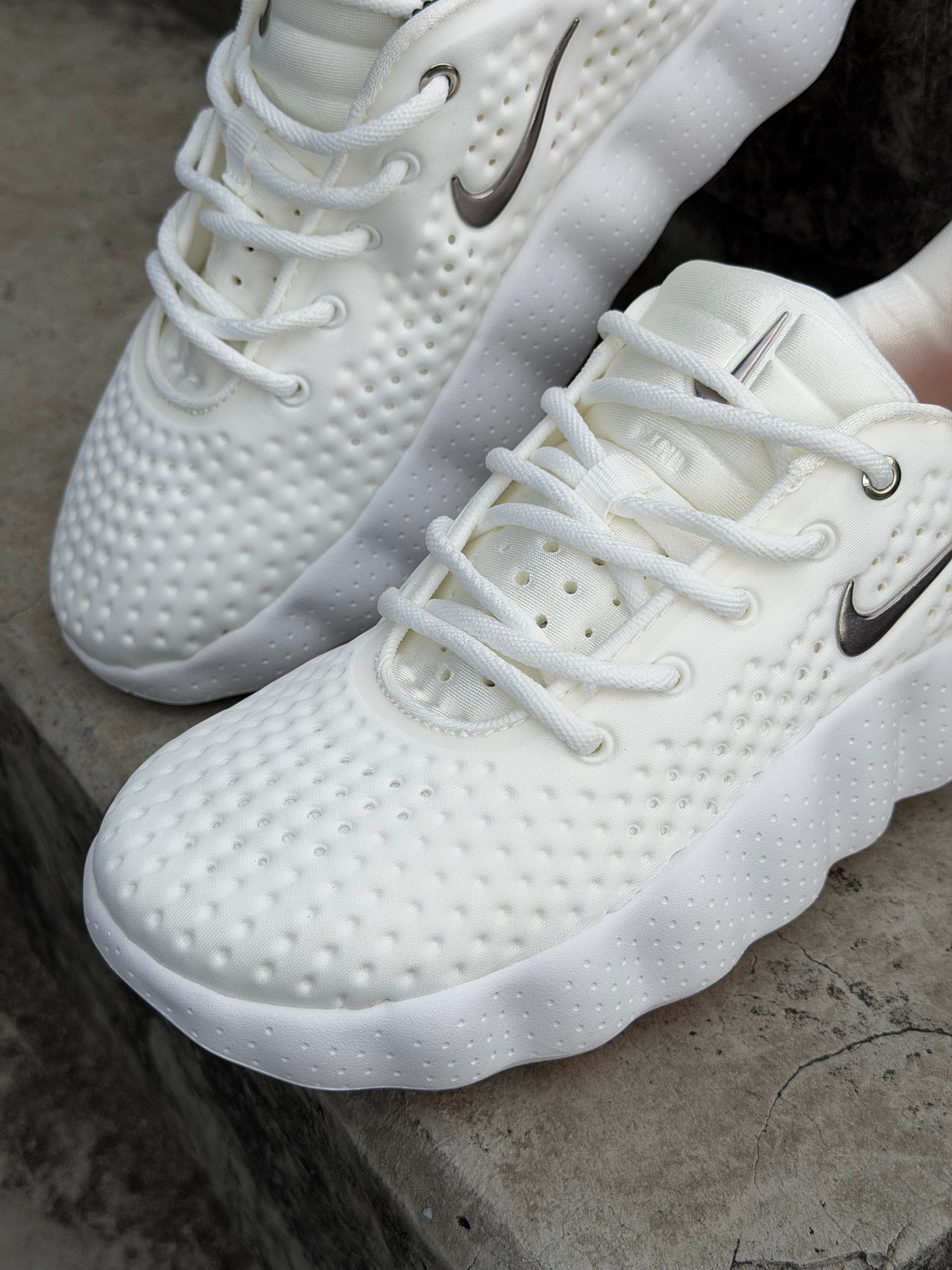 NIKE MIND 002