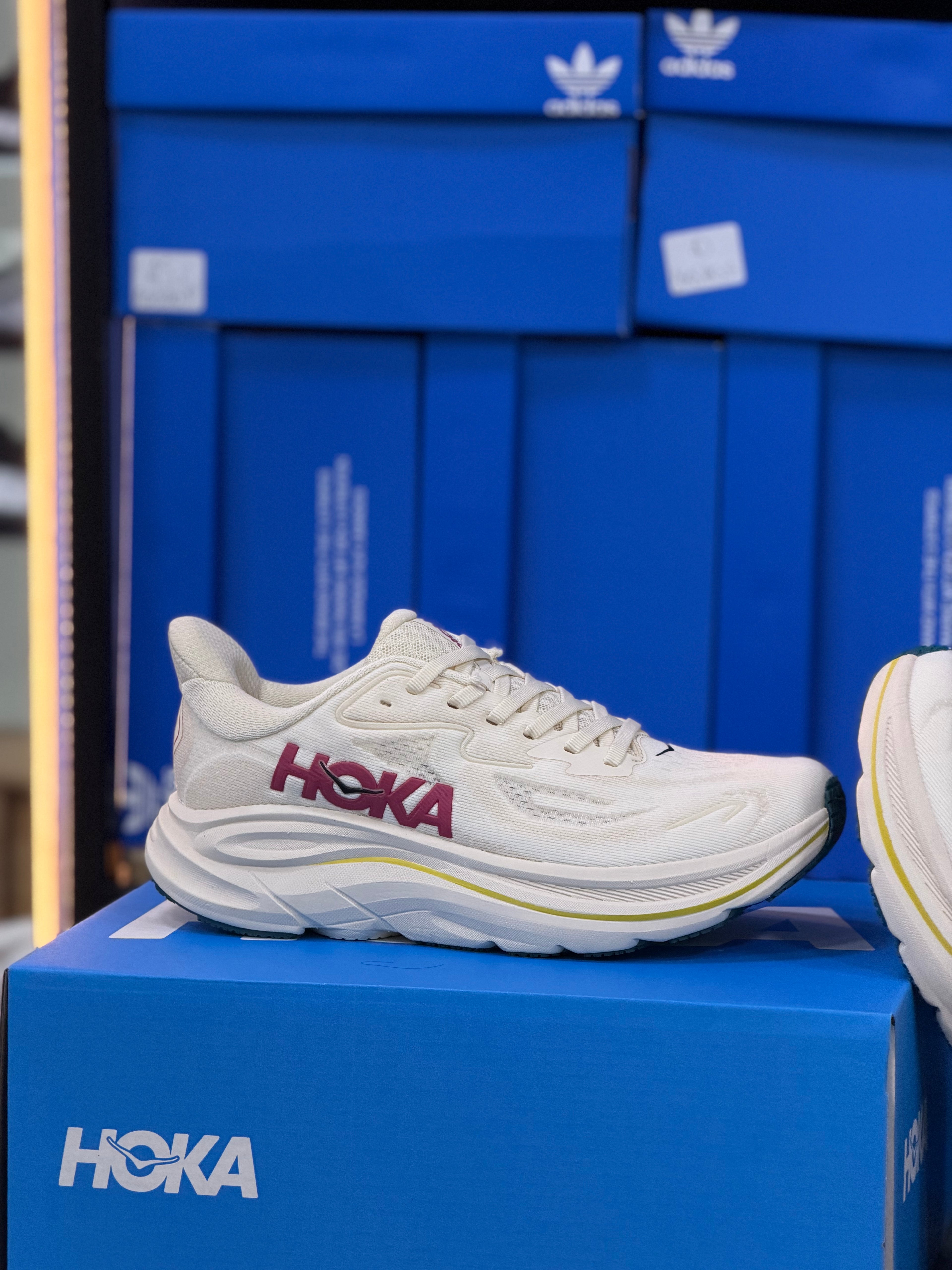 HOKA CLIFTON 10