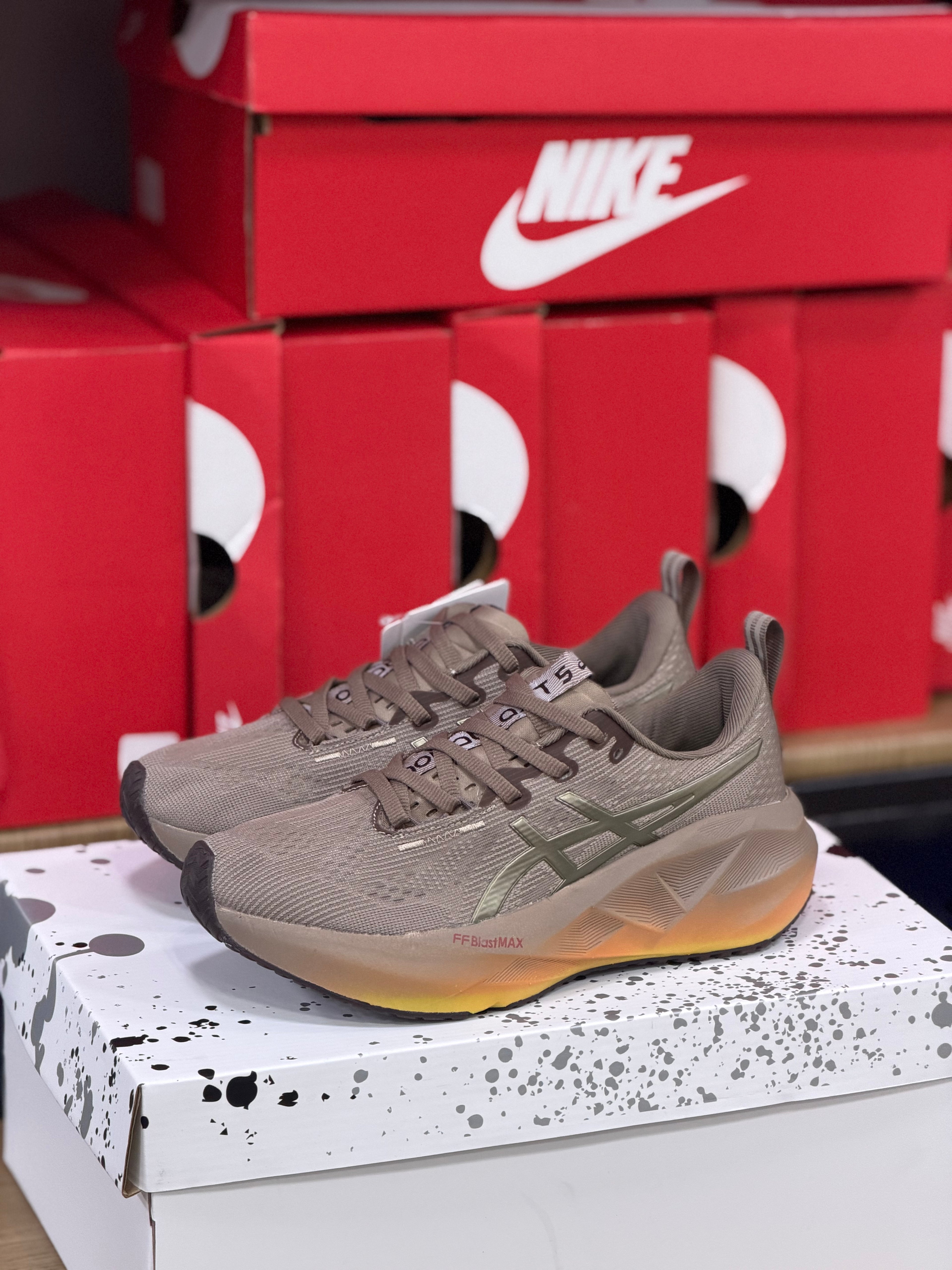 ASICS NOVABLAST 5