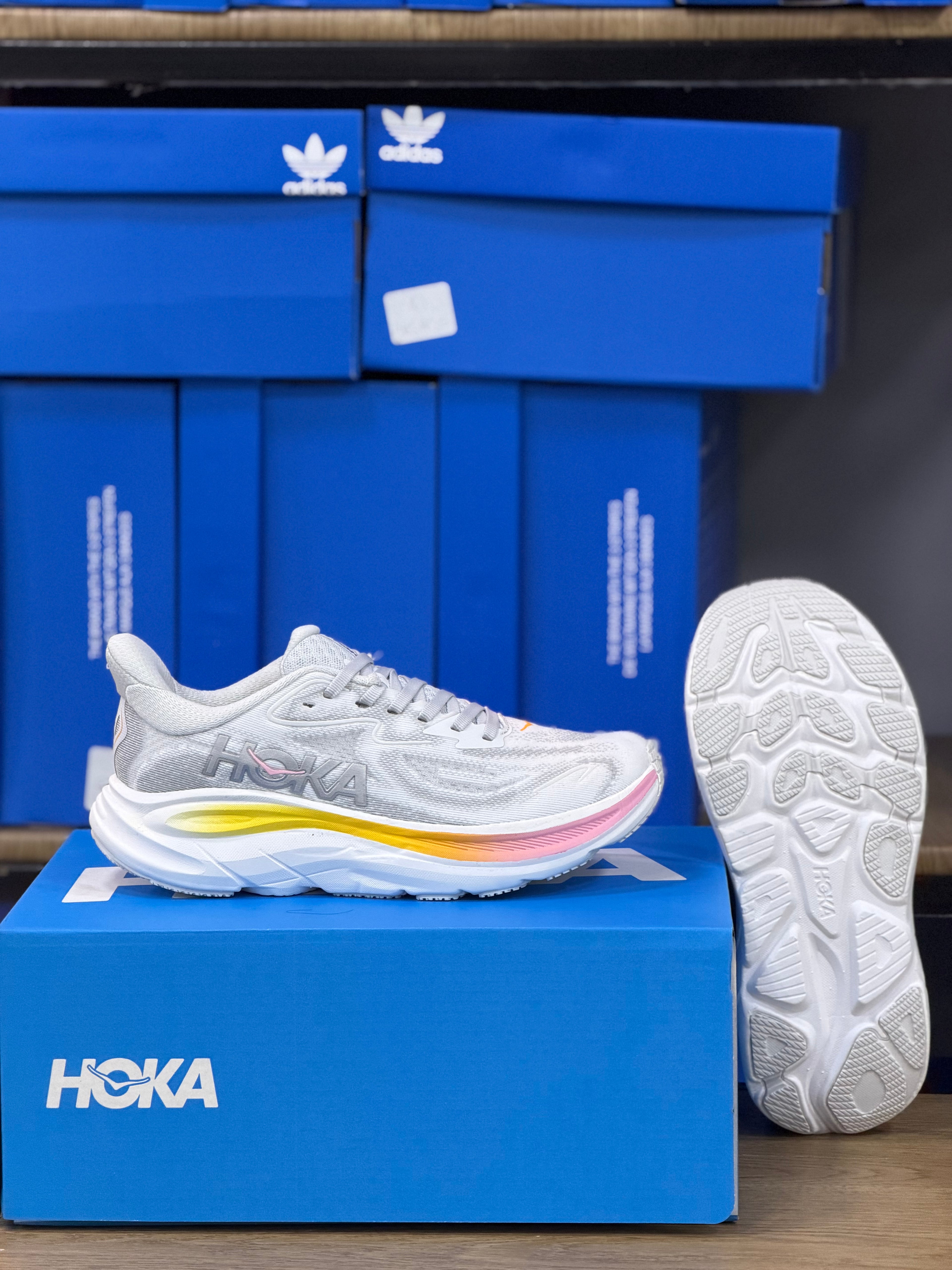 HOKA CLIFTON 10