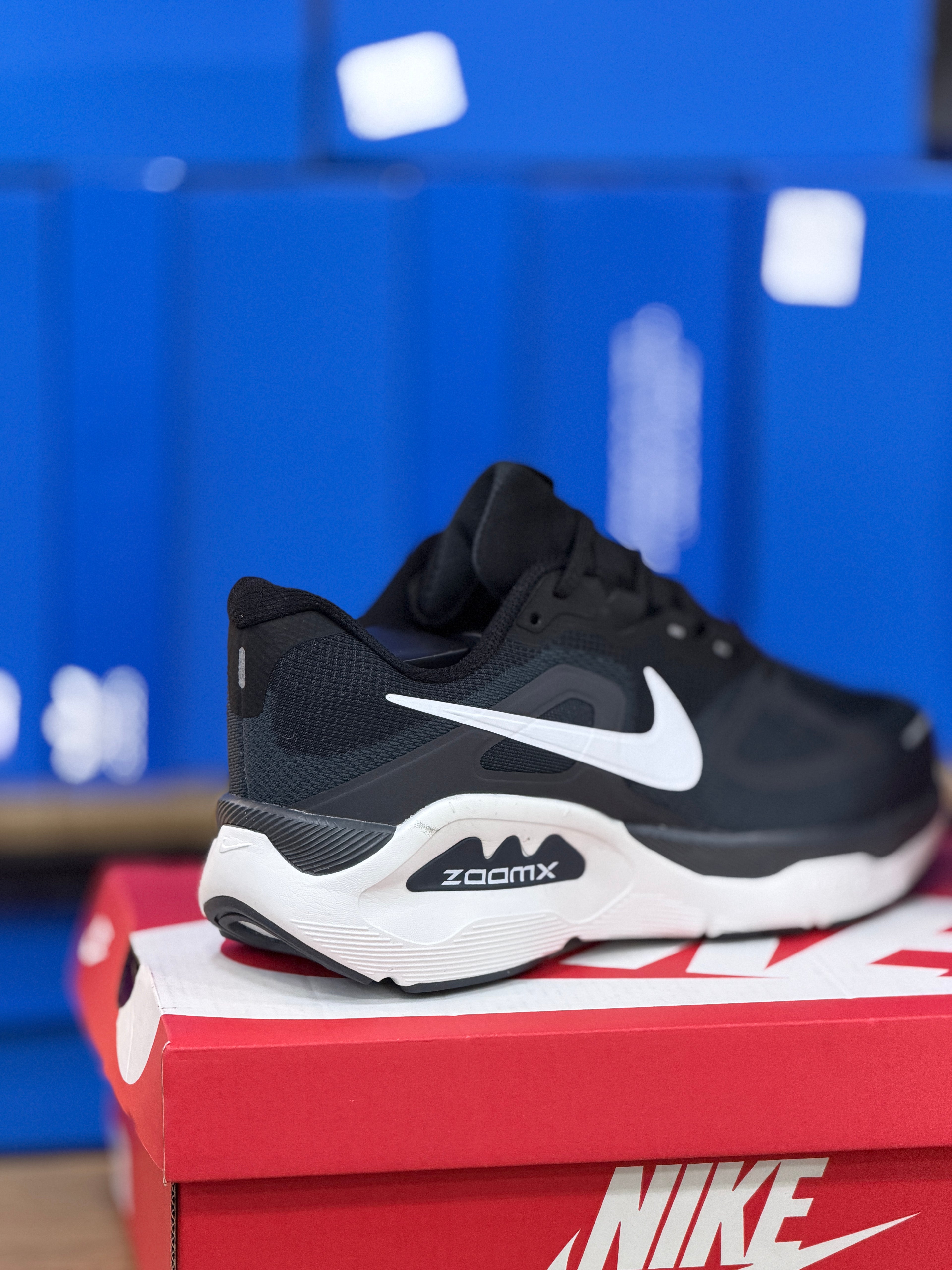 NIKE STRUCTURE PLUS