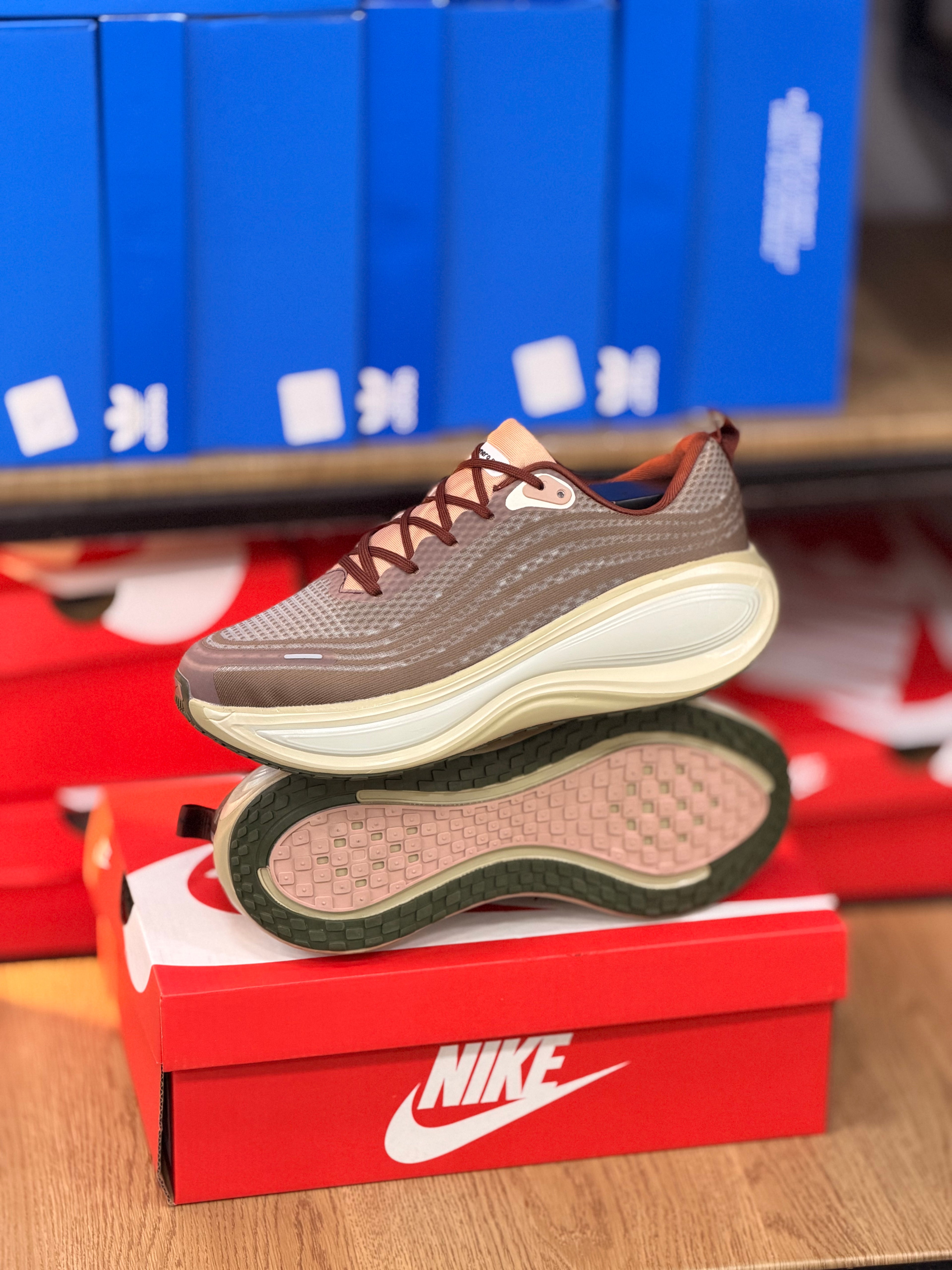 NIKE VOMERO PLUS