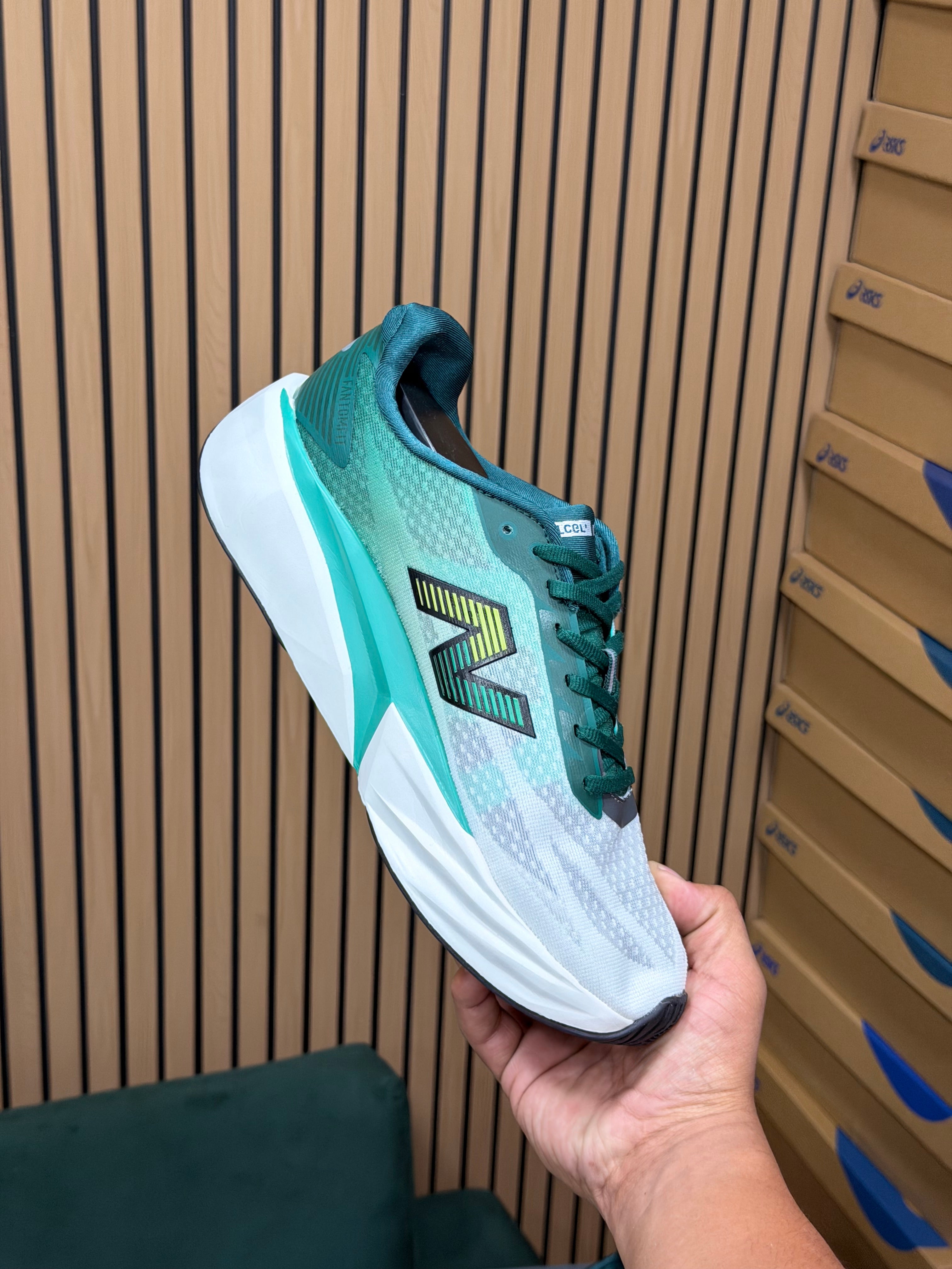 NEW BALANCE REBEL