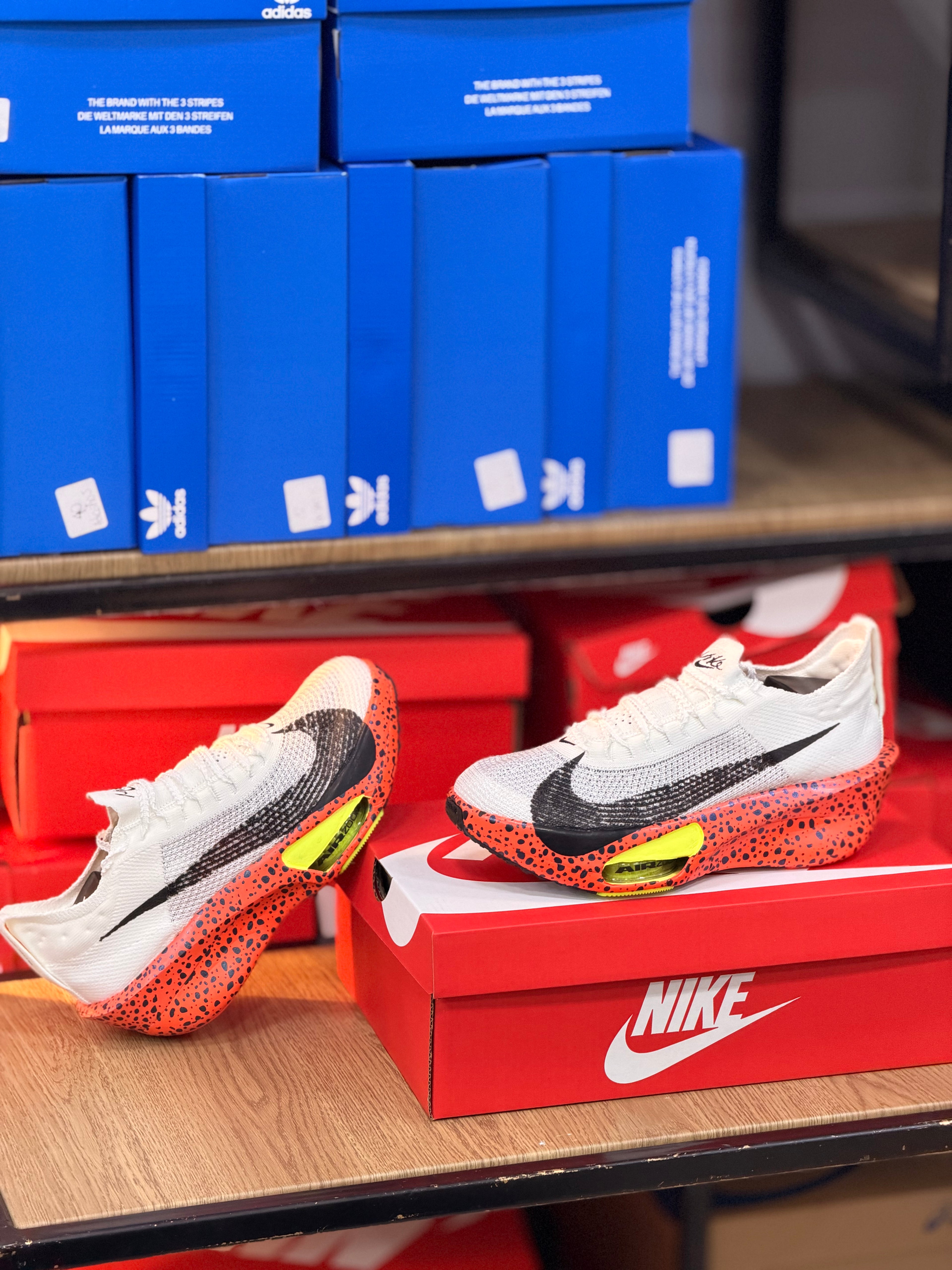 NIKE ALPHA FLY SAFARY