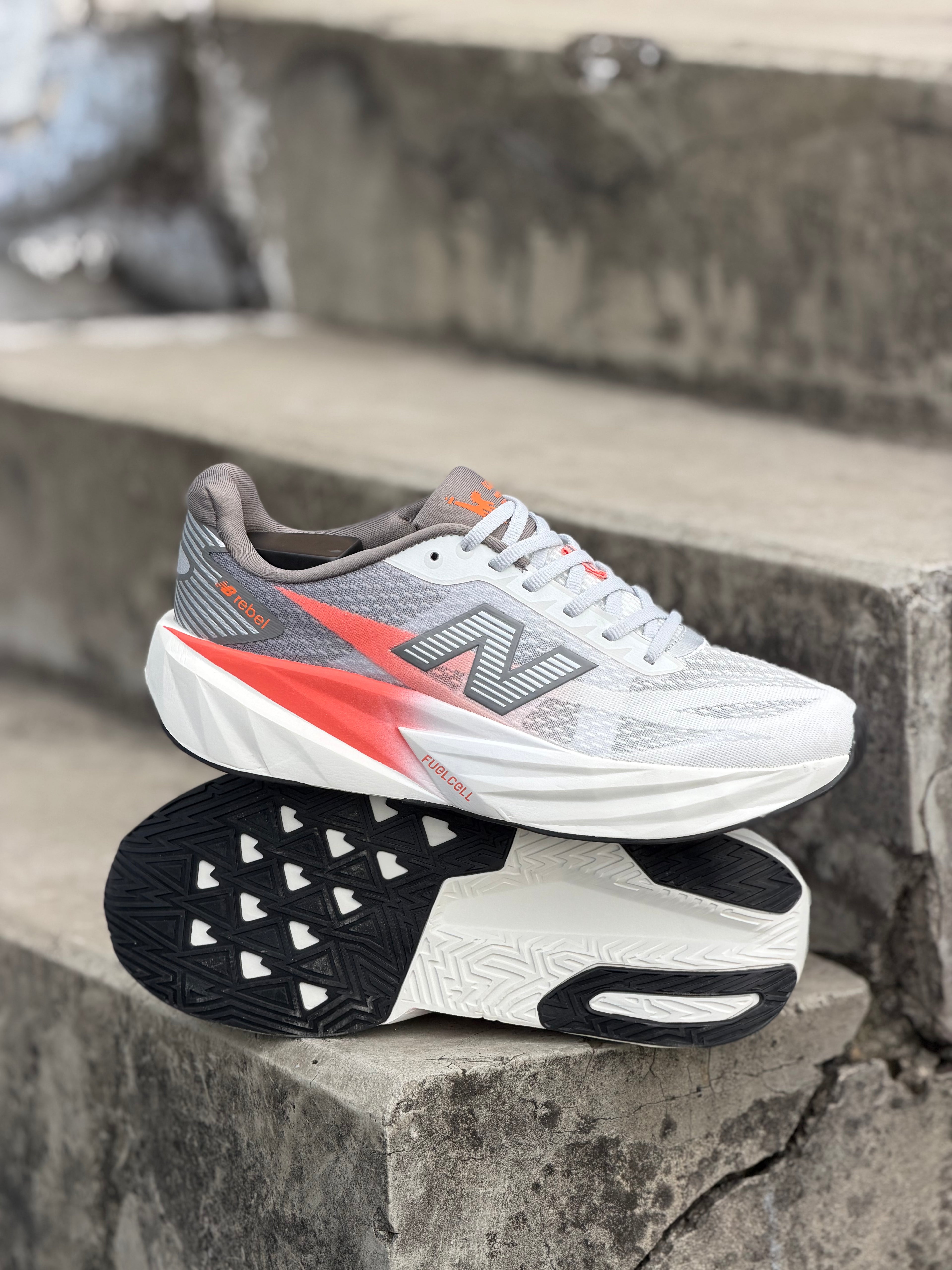 NEW BALANCE REBEL V5