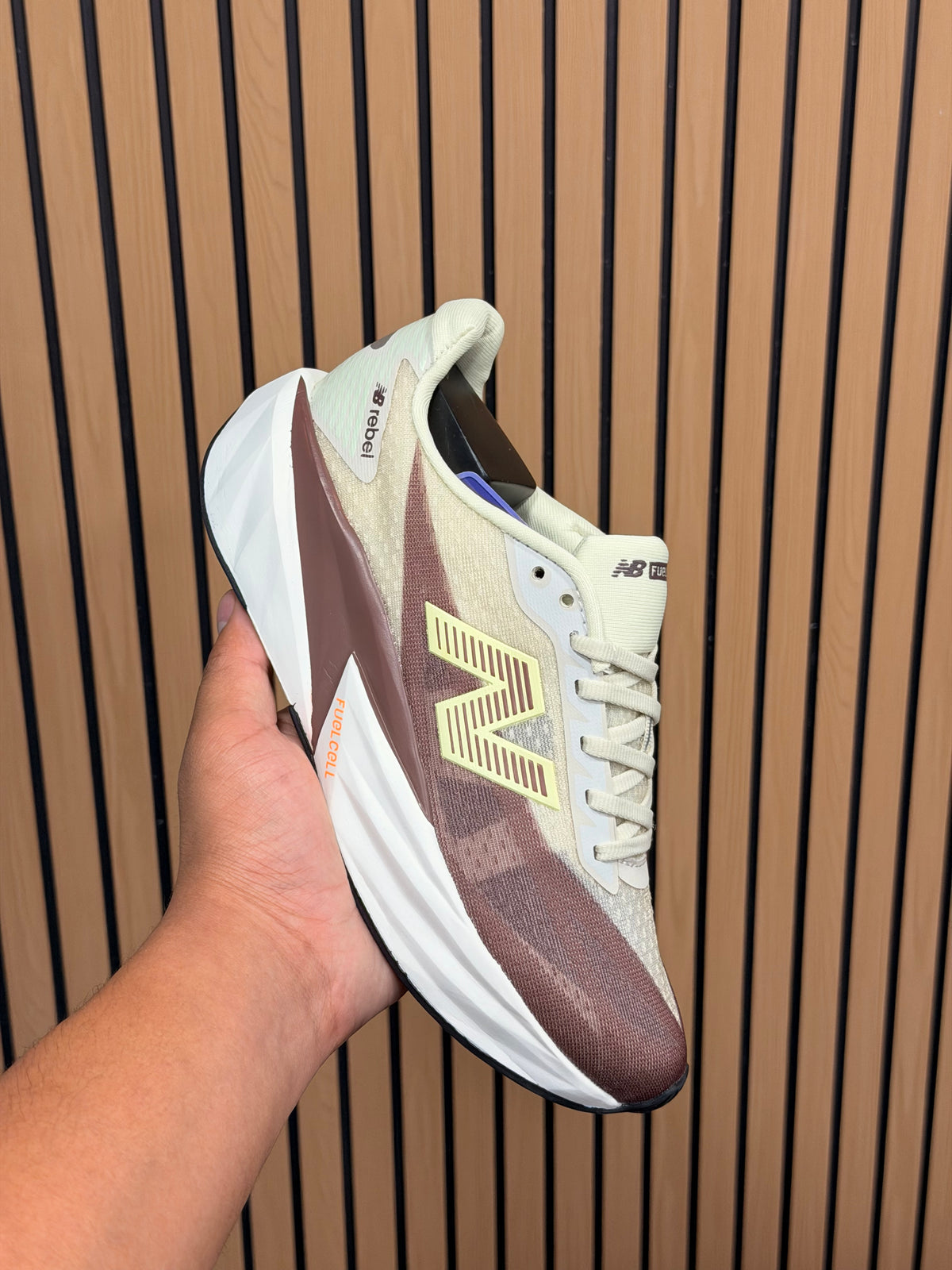 NEW BALANCE REBEL V5