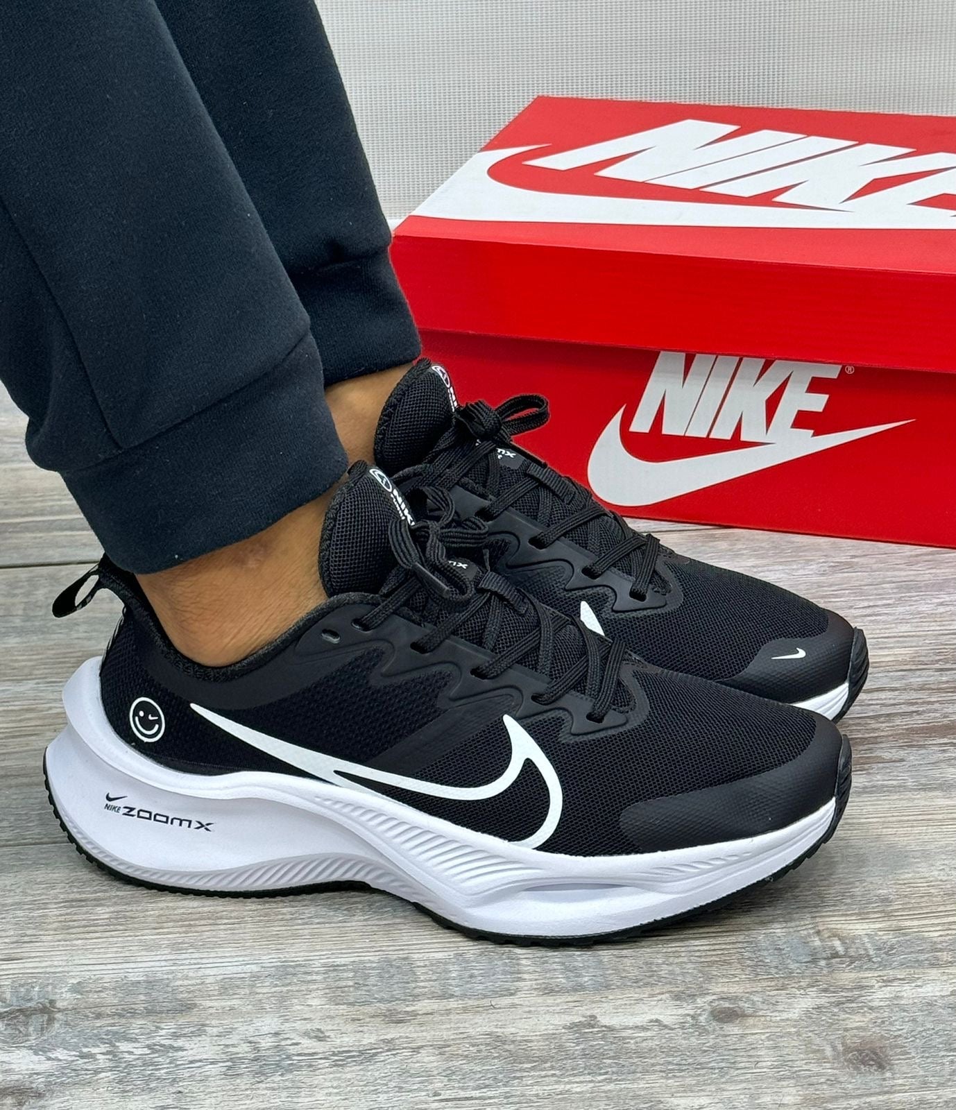 NIKE ZOOM XINFINITY