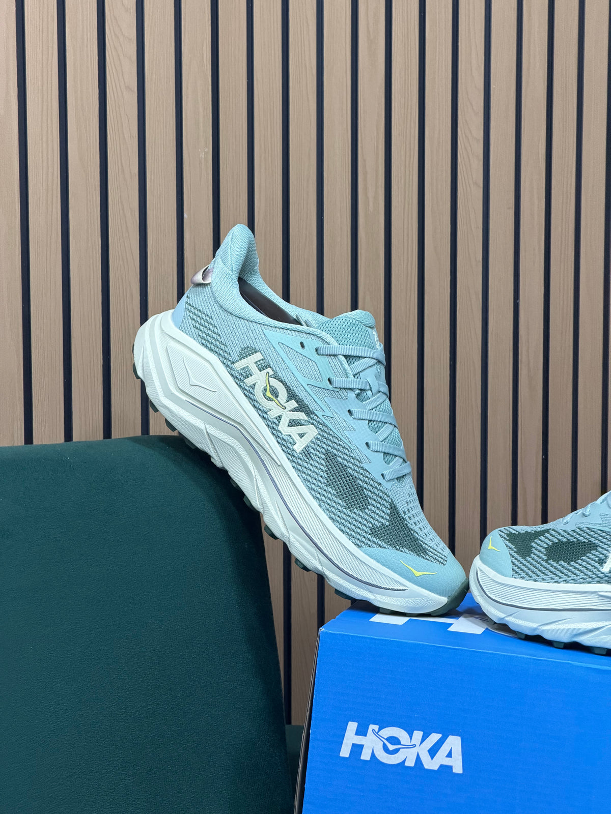 HOKA CHALLENGER 8