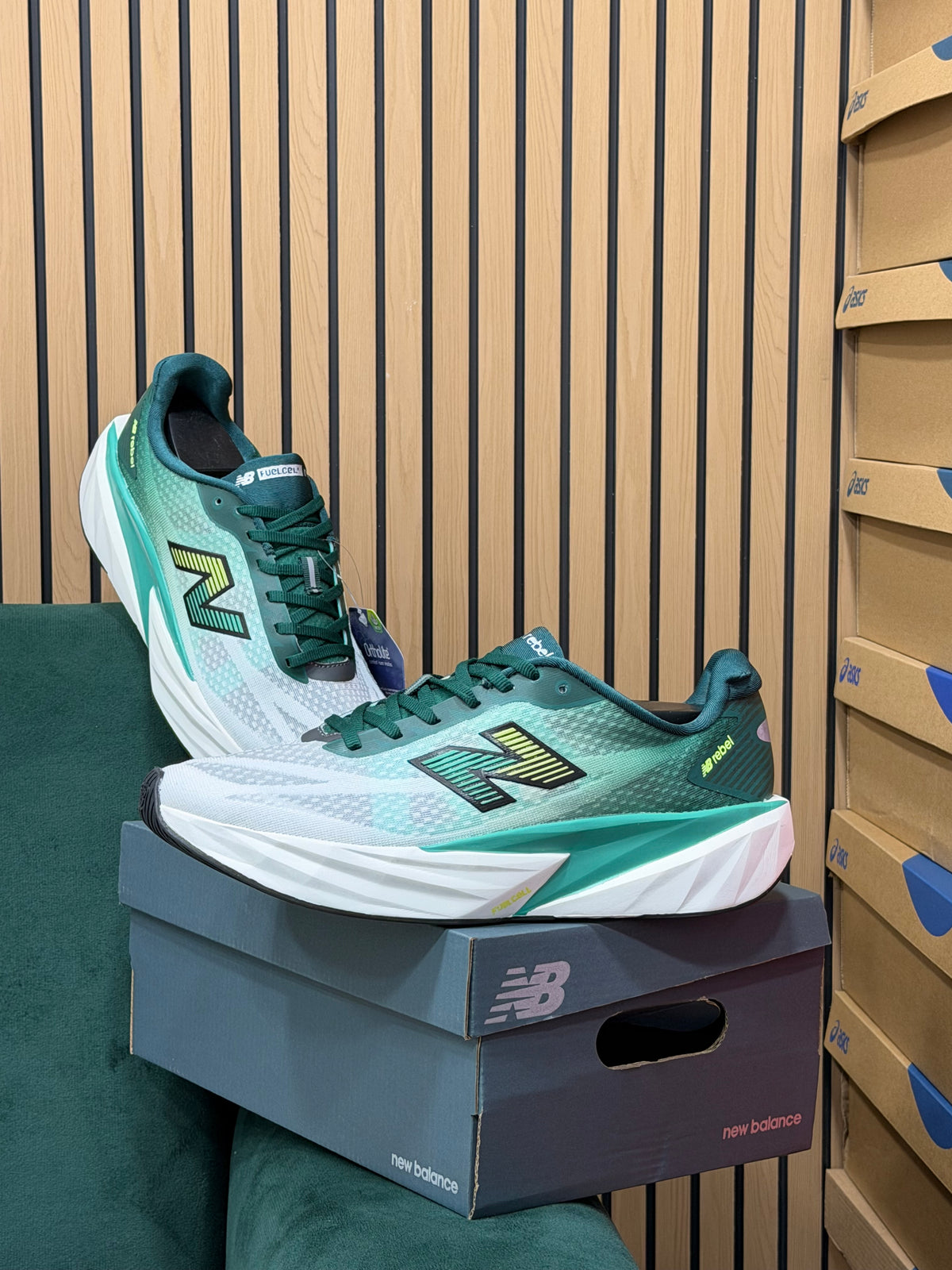 NEW BALANCE REBEL