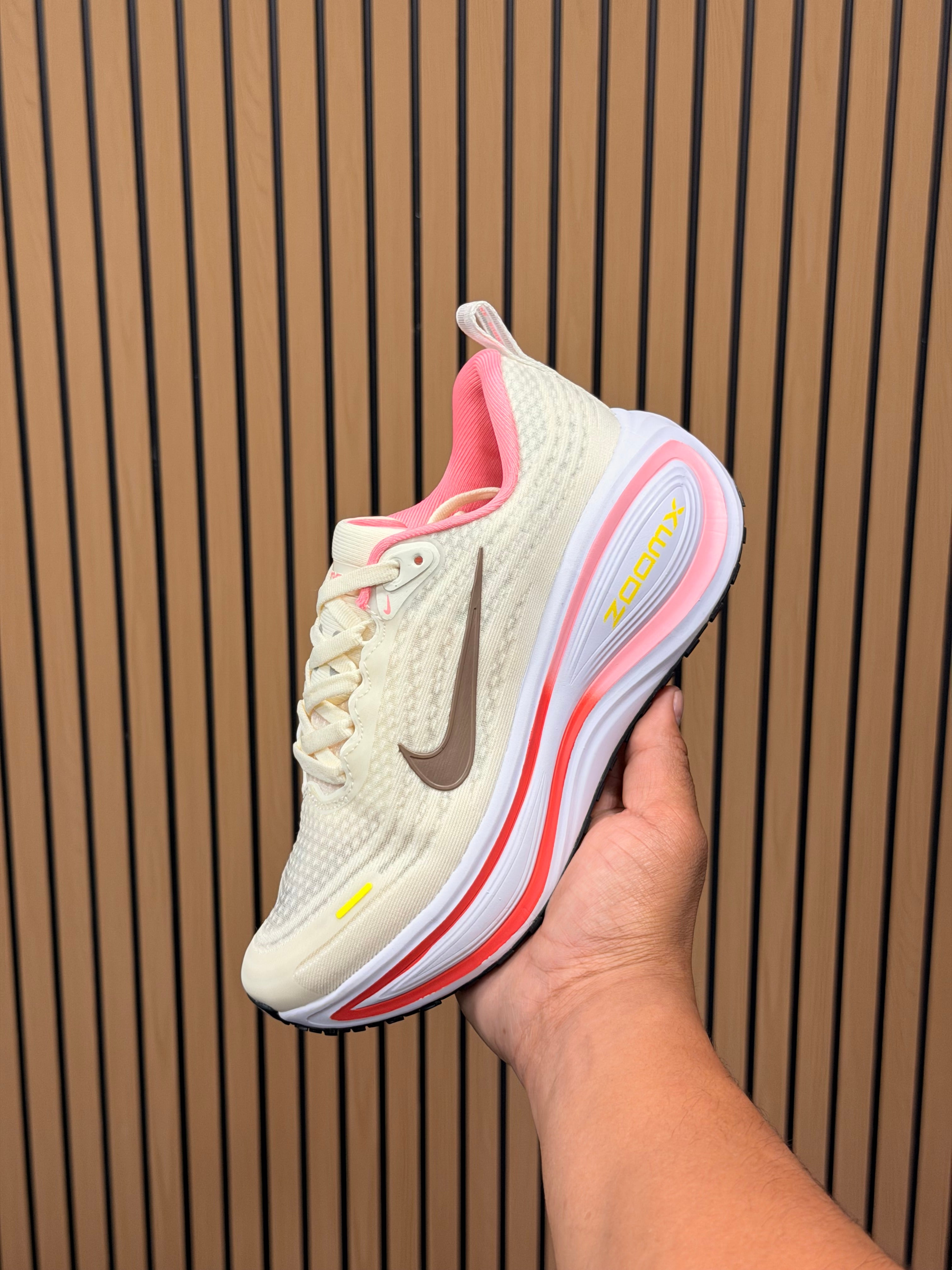 NIKE VOMERO PLUS