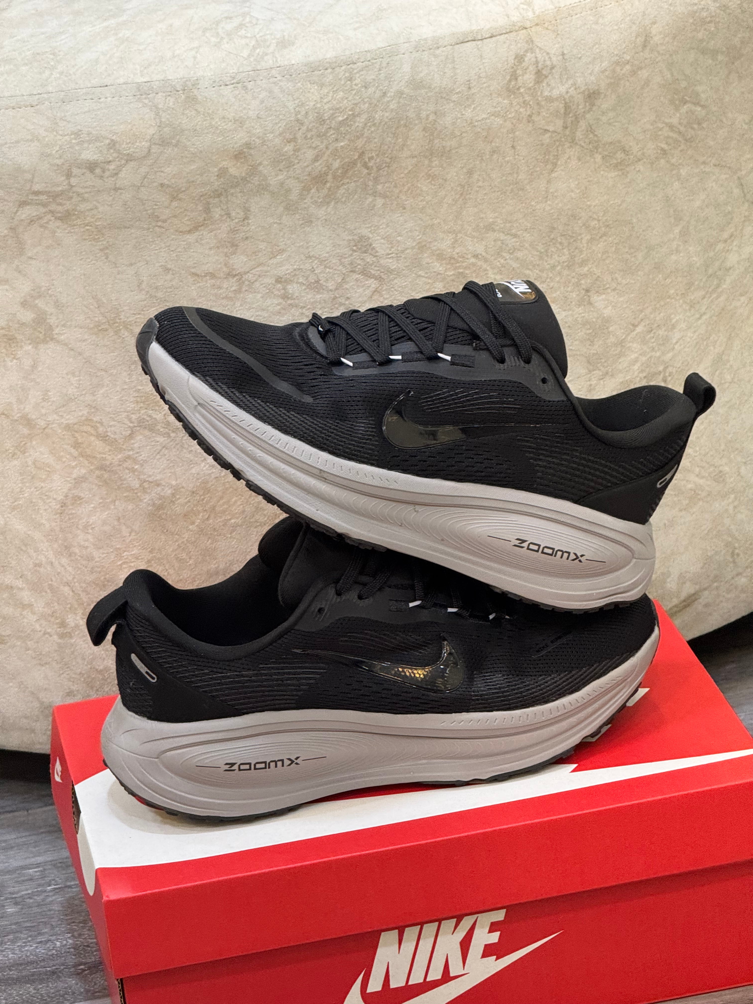 NIKE VOMERO 18