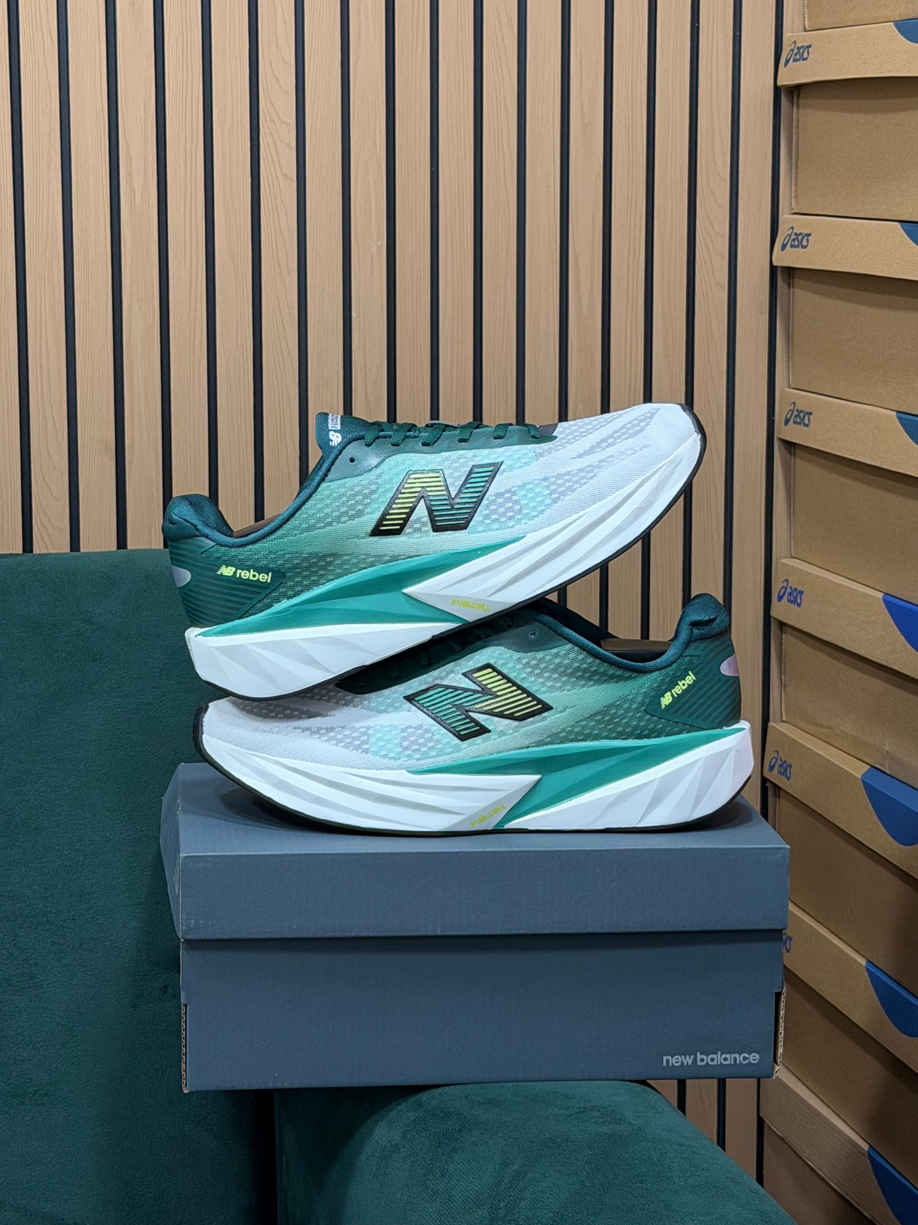 NEW BALANCE REBEL