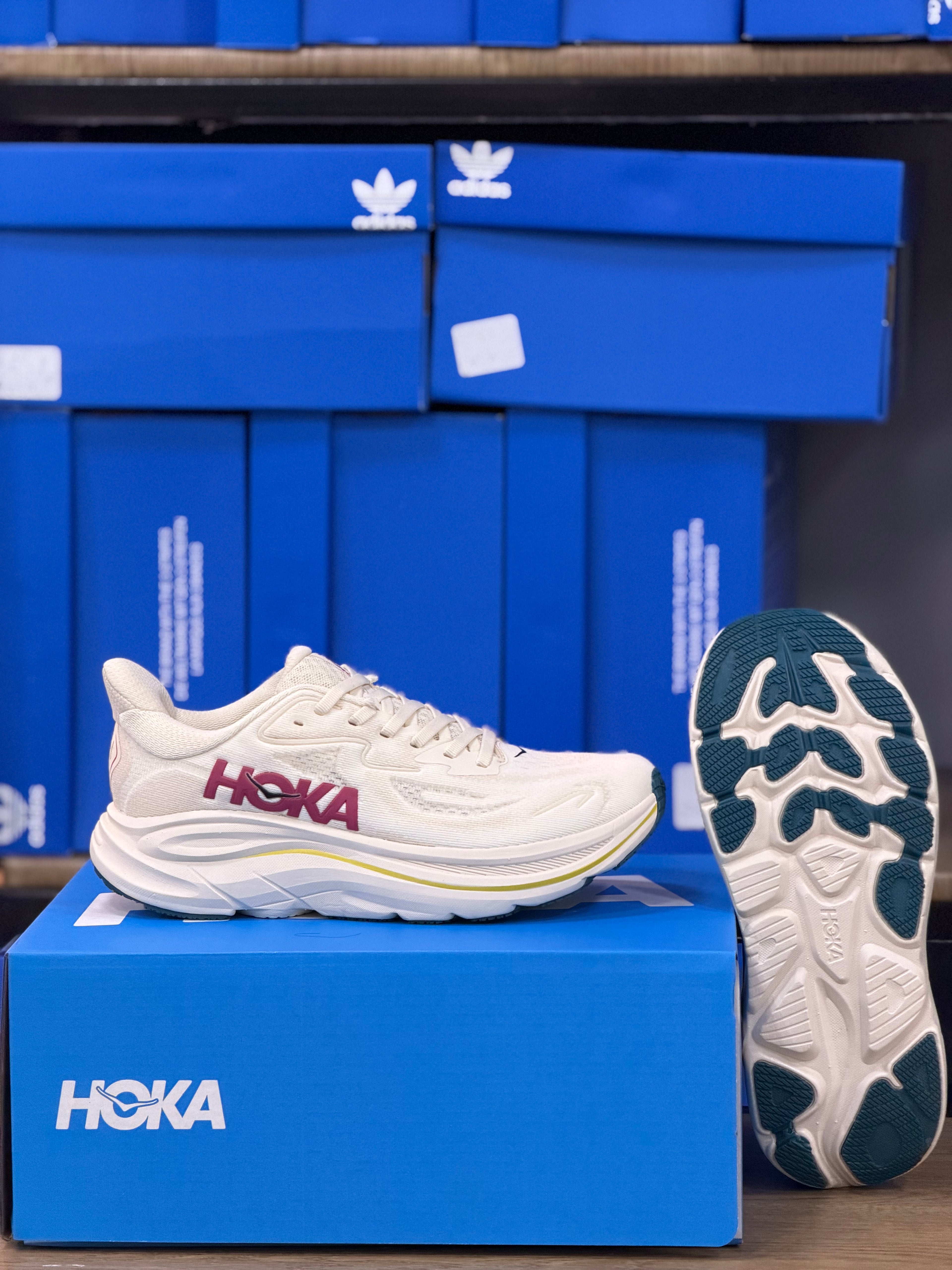 HOKA CLIFTON 10