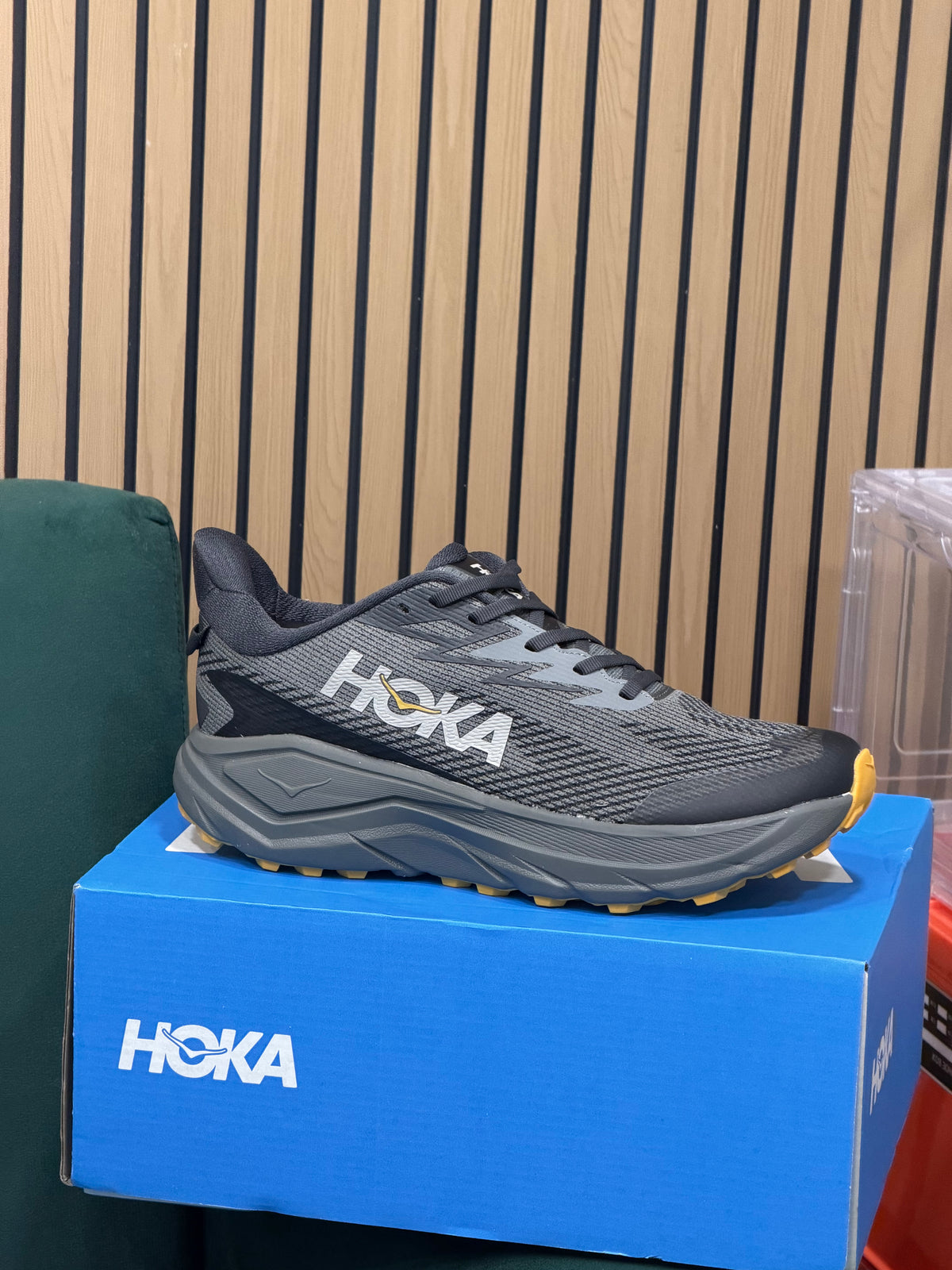 HOKA CHALLENGER 8