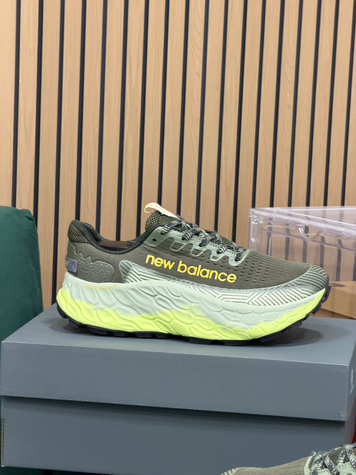 NEW BALANCE MORE V4