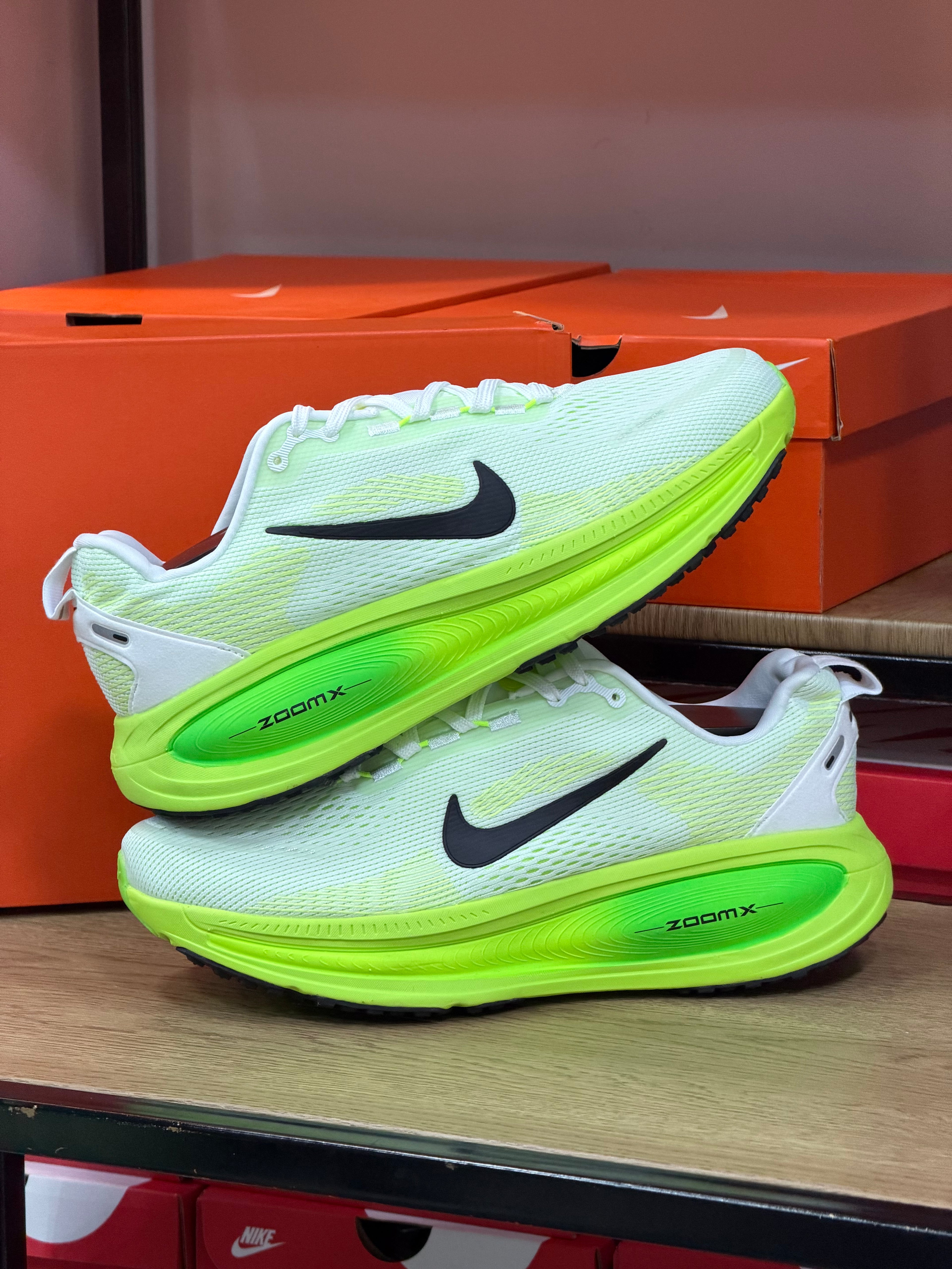 NIKE VOMERO 18
