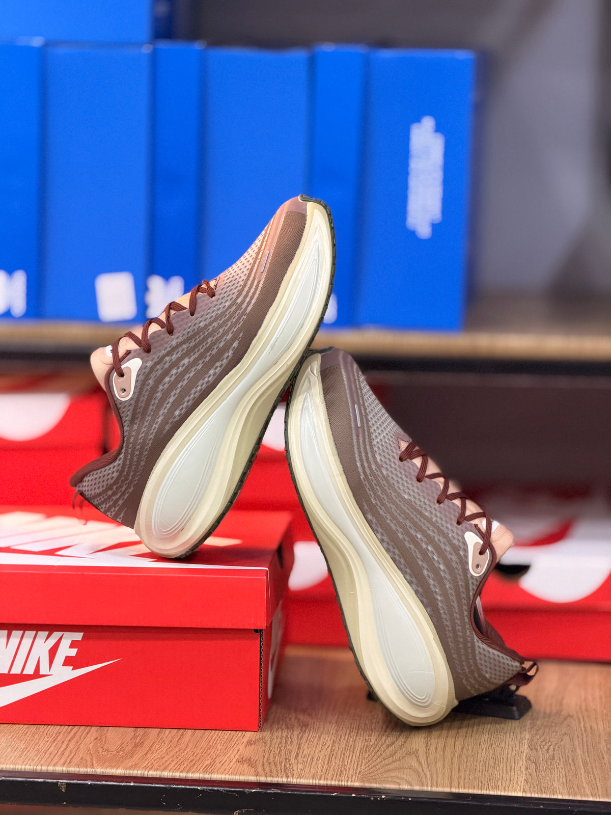 NIKE VOMERO PLUS