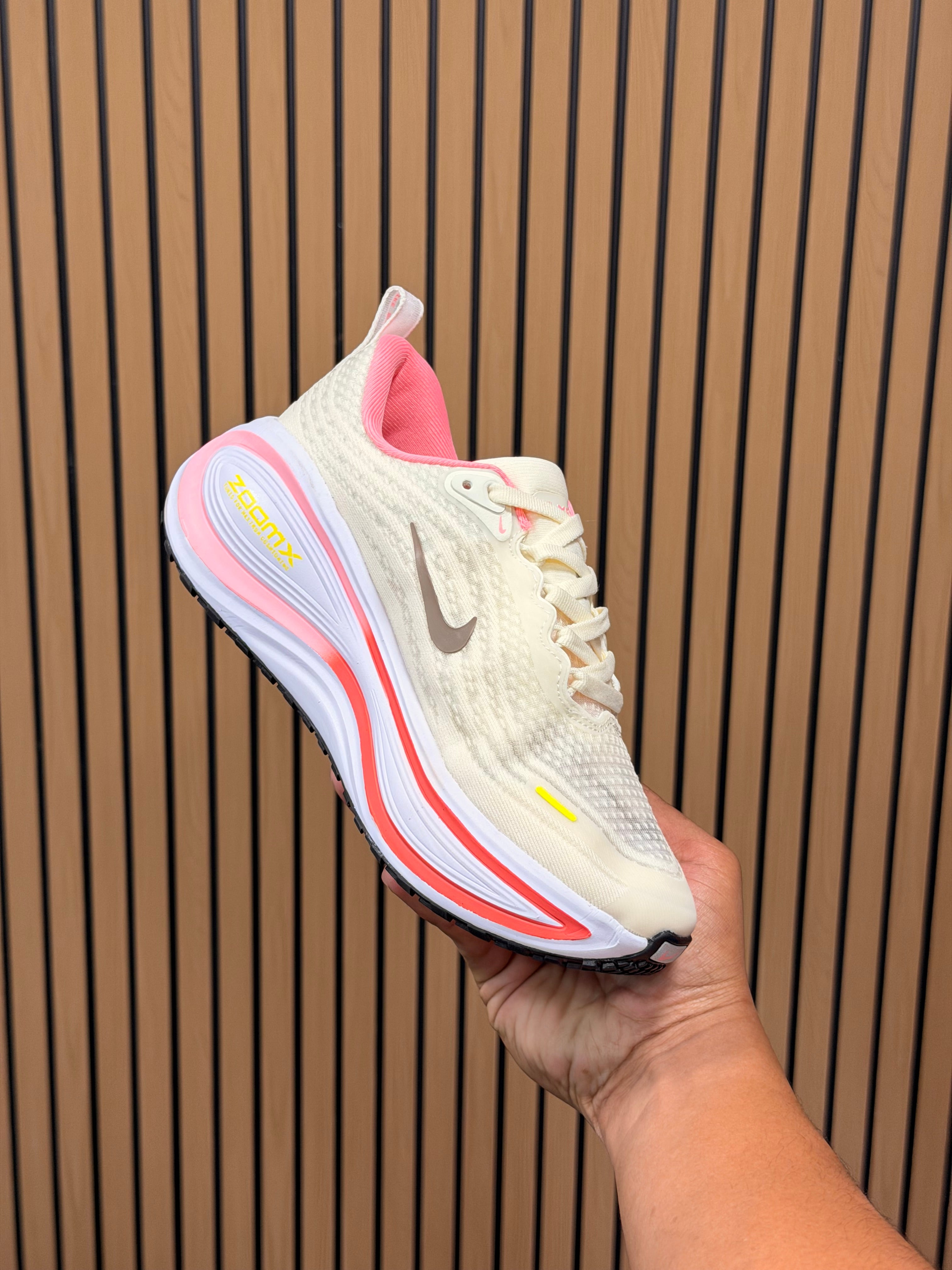 NIKE VOMERO PLUS