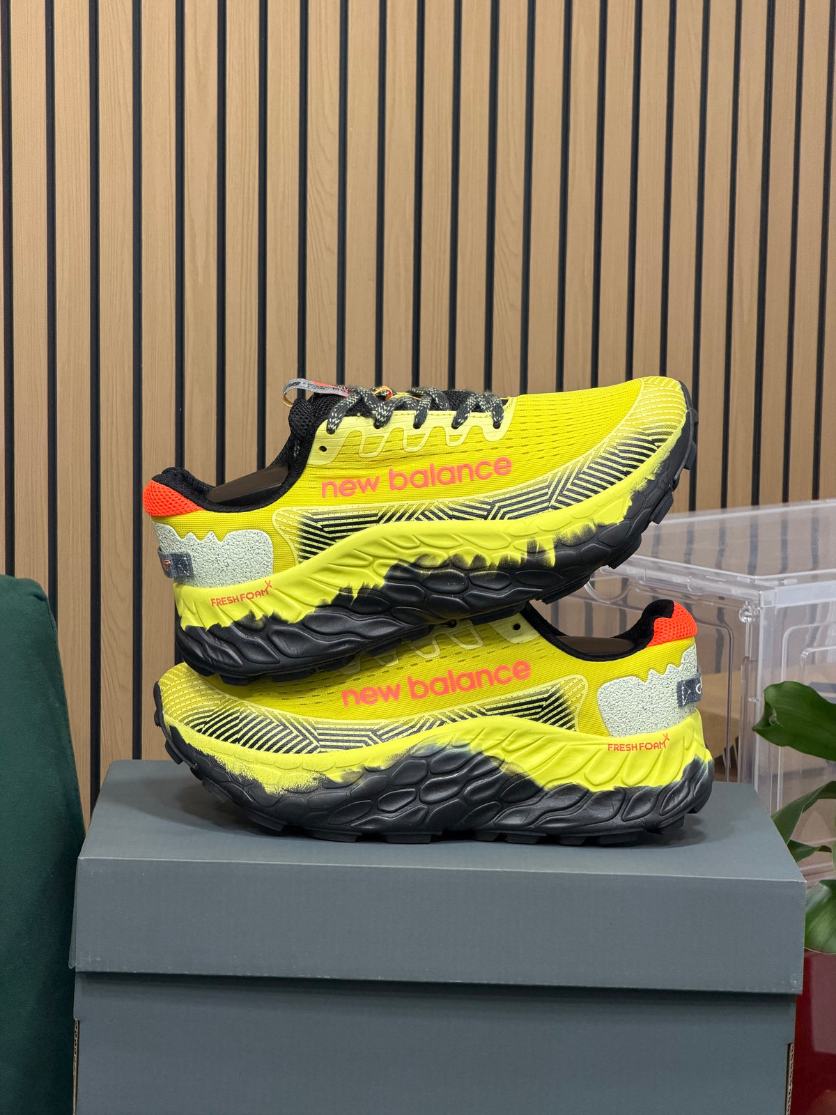 NEW BALANCE MORE V4