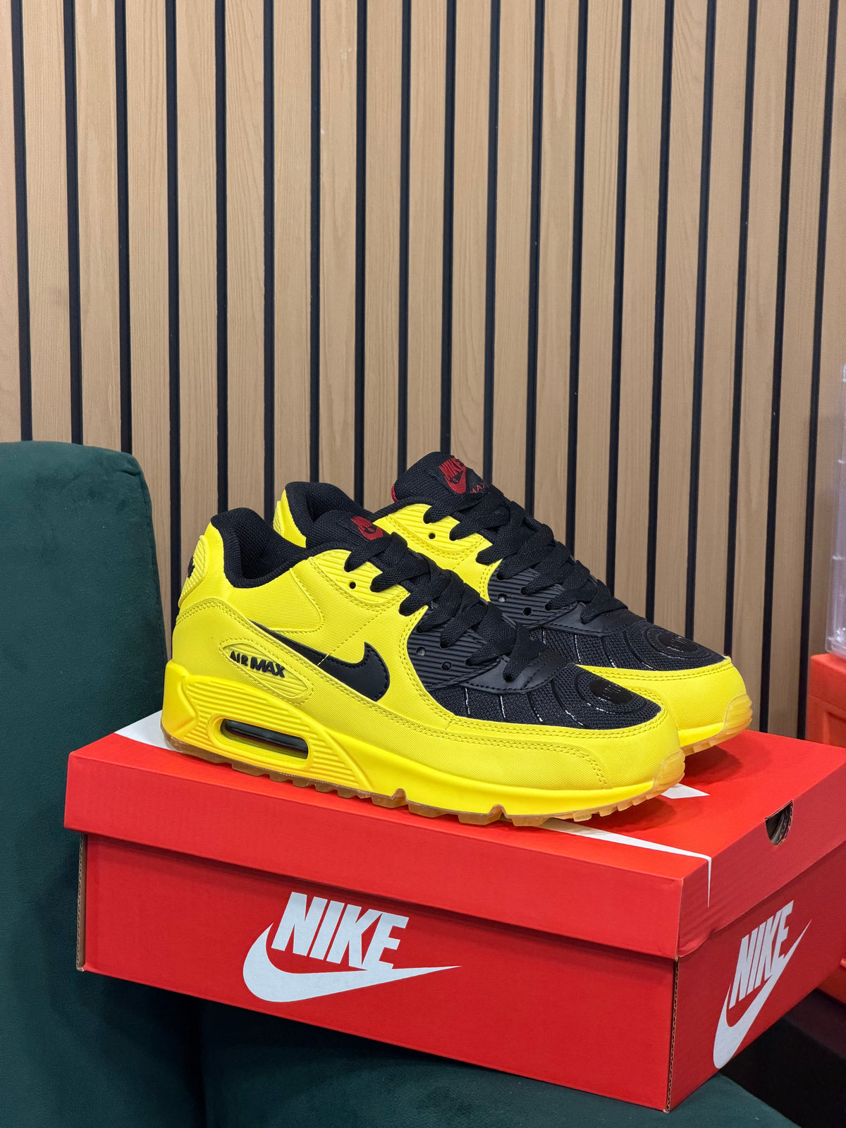 NIKE AIR MAX
