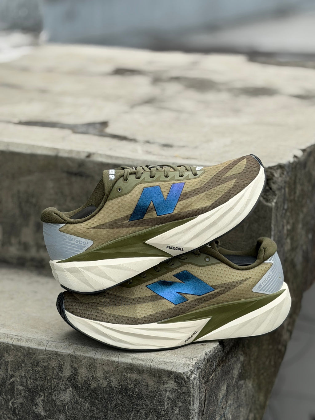 NEW BALANCE REBEL V5