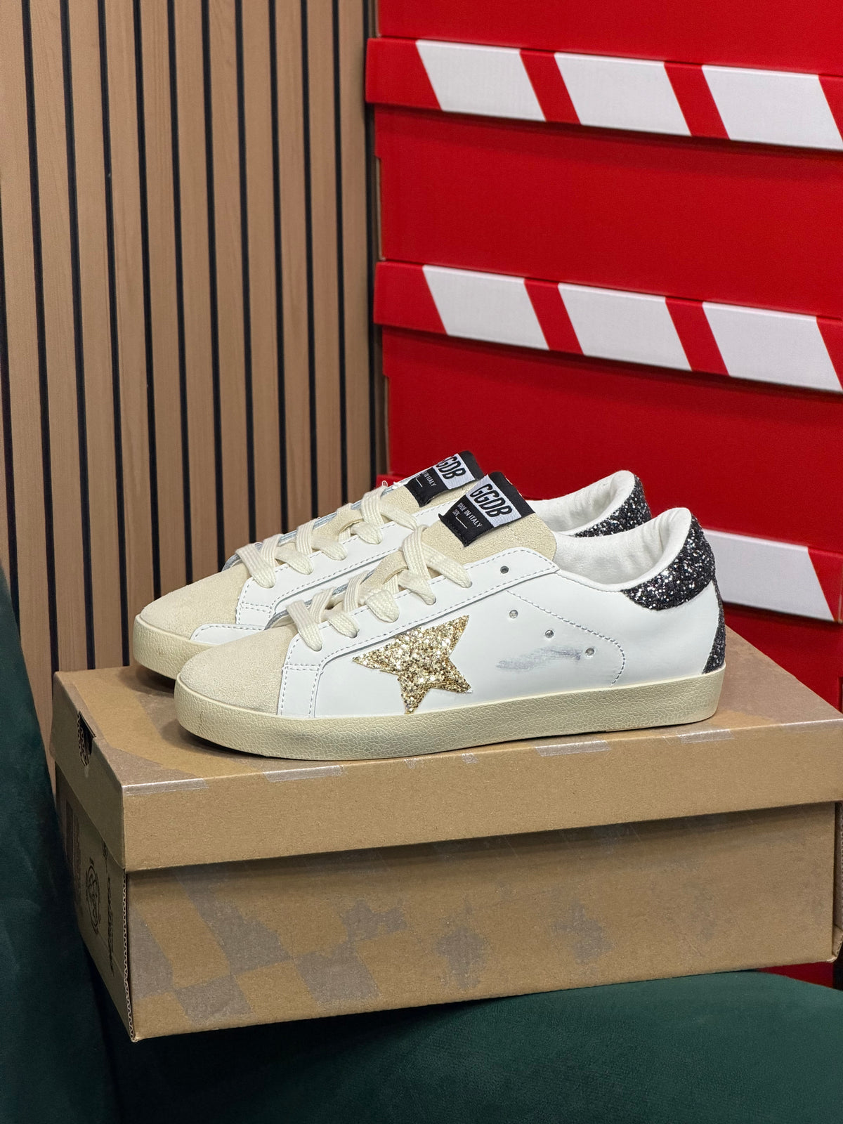 GOLDEN GOOSE