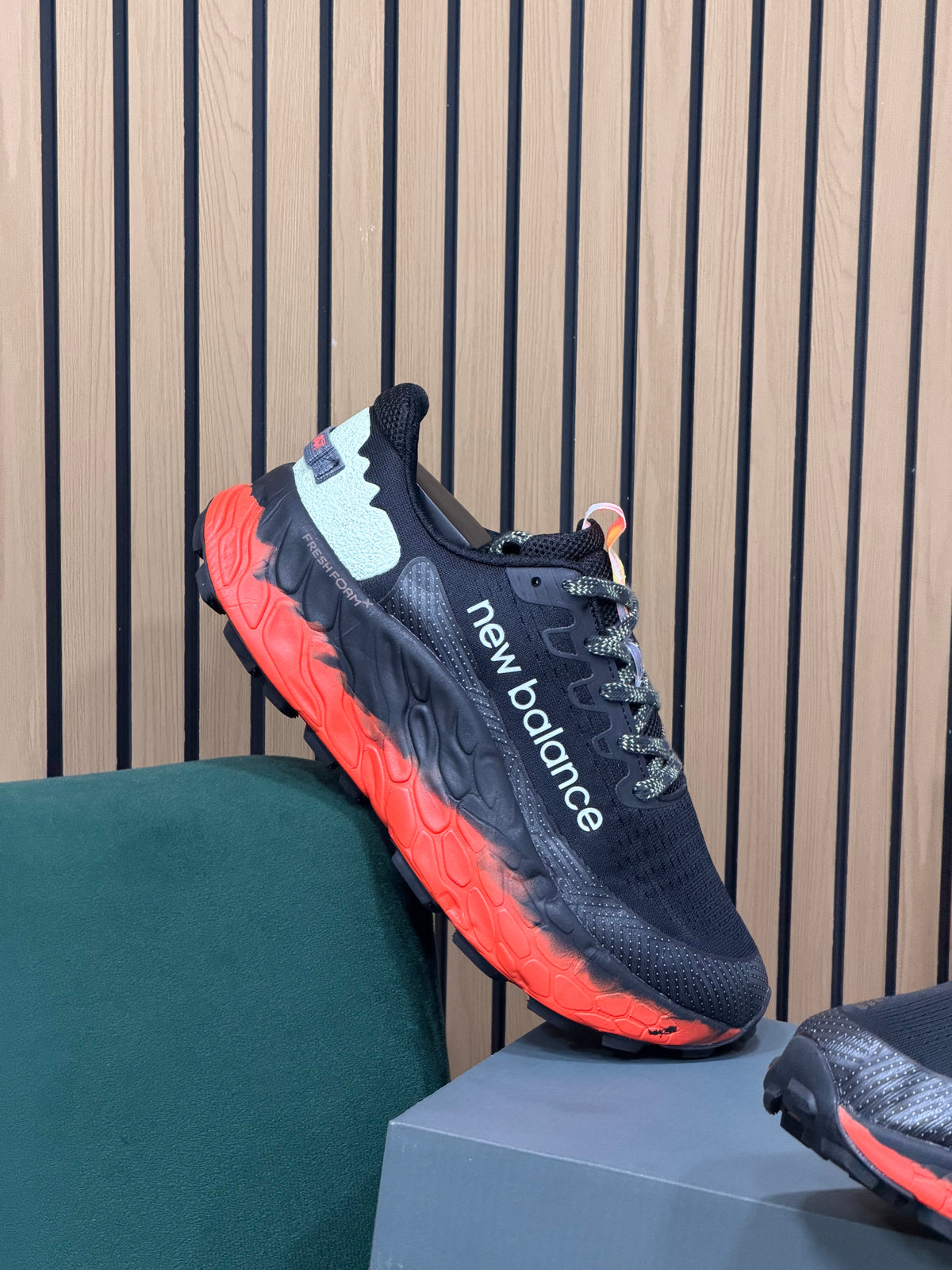 NEW BALANCE MORE V4