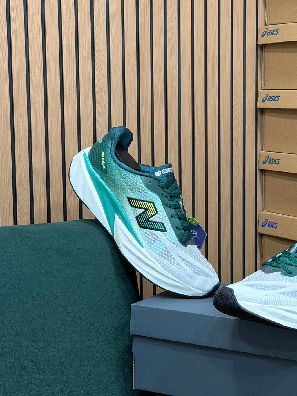 NEW BALANCE REBEL