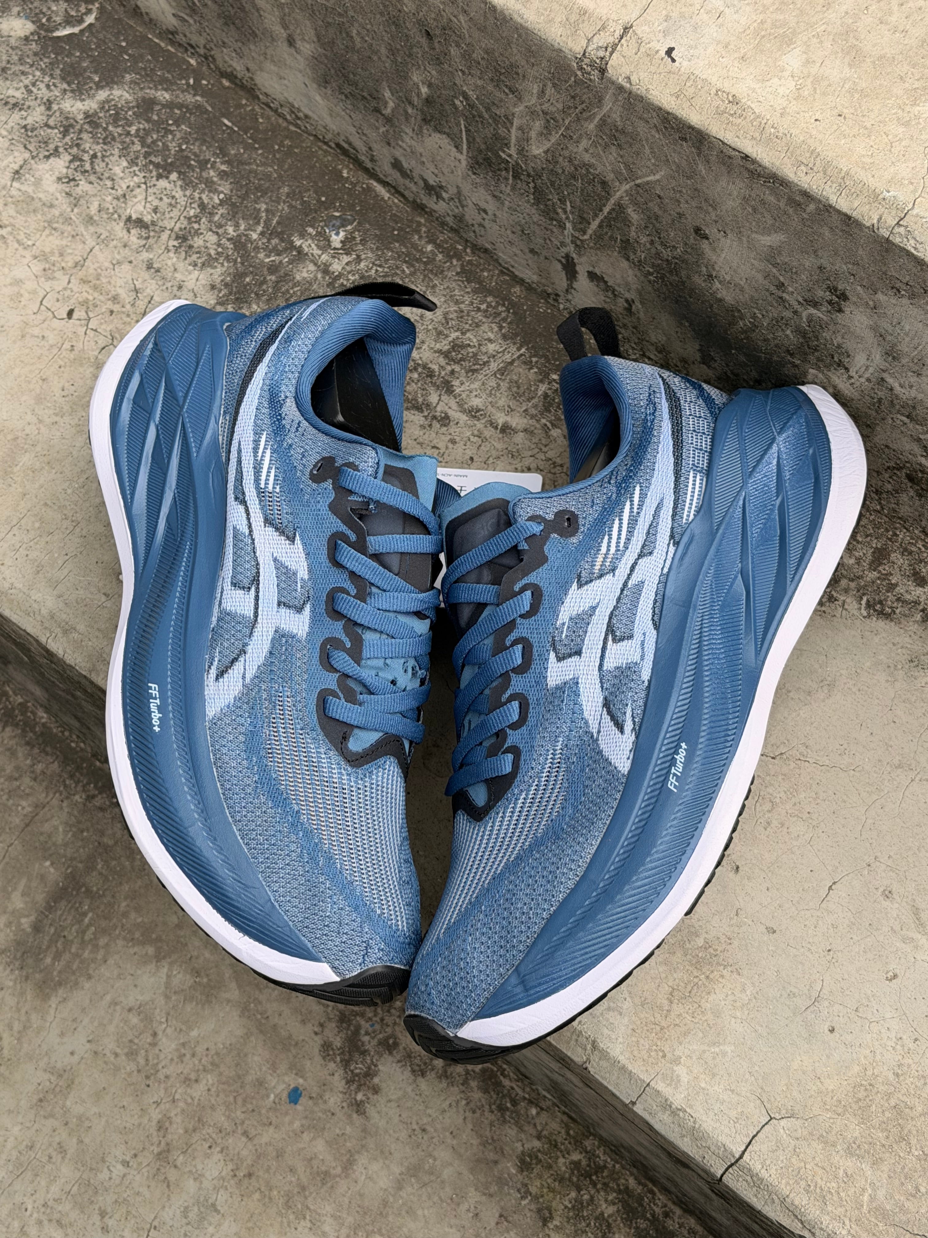 ASICS SUPERBLAST 2